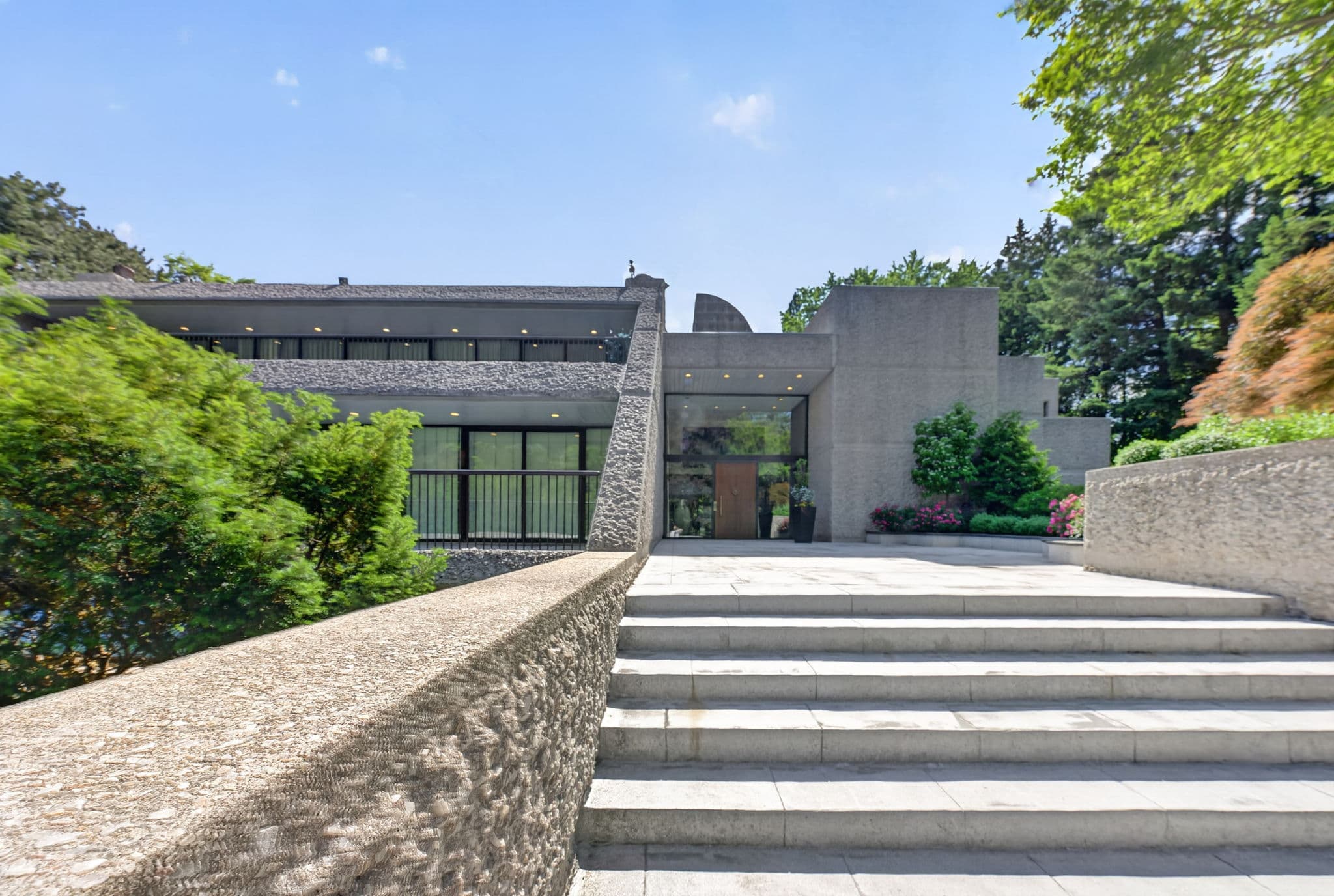 30 High Point Rd Toronto, ON M3C 2R3