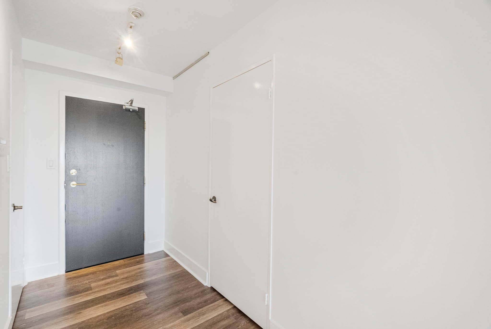 30 Holly St Unit 1002 Toronto, ON M4S 3C2