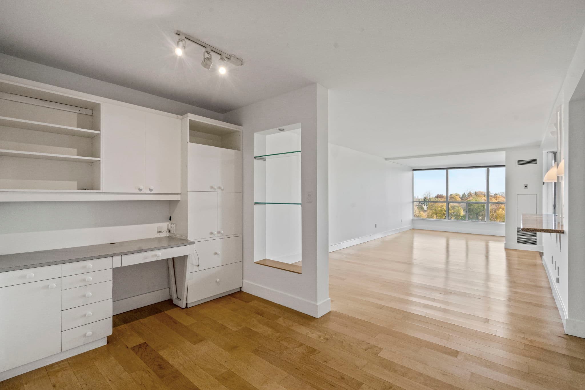 30 Holly St Unit 1002 Toronto, ON M4S 3C2