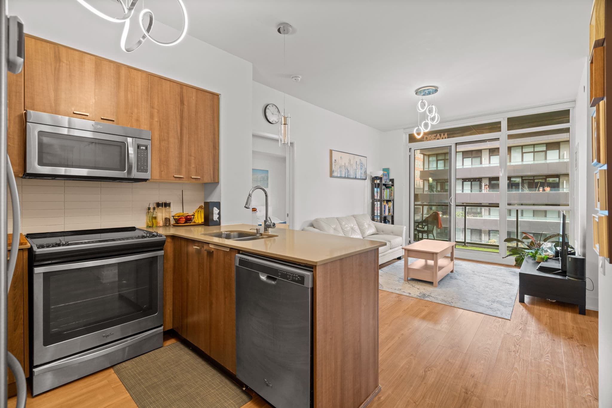 30 Roehampton Ave Unit 603 Toronto, ON M4P 0B9