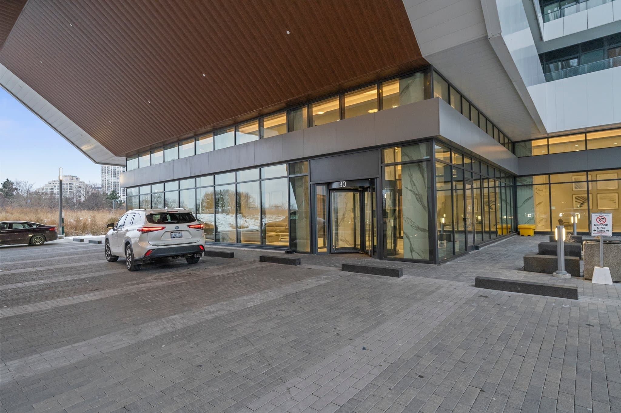 30 Shore Breeze Dr Unit 4121 Toronto, ON M8V 0J1