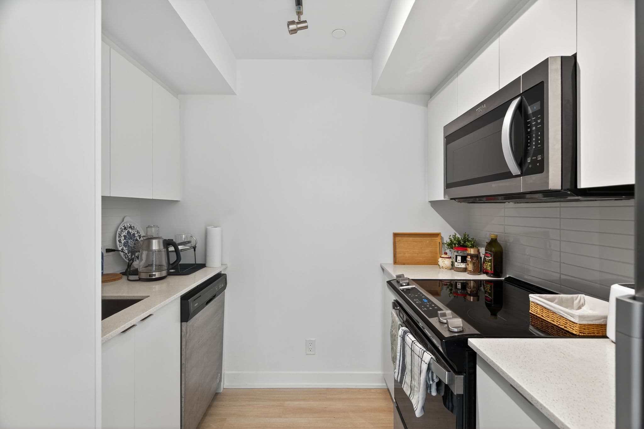 30 Tretti Wy 1204 Toronto, ON M3H 0E3