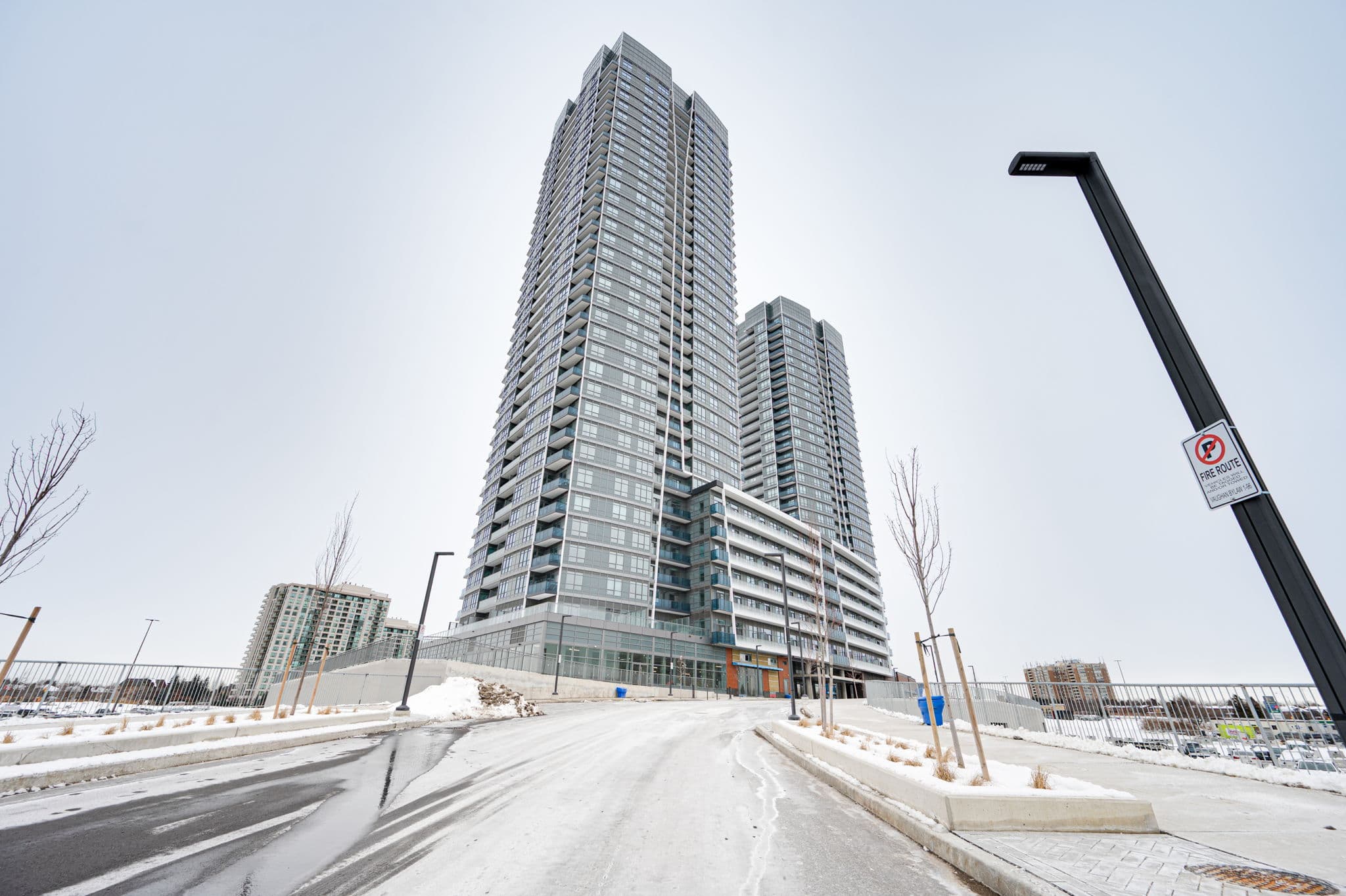 30 Upper Mall Wy Unit PH 02- Building A Vaughan, ON L4J 0L7