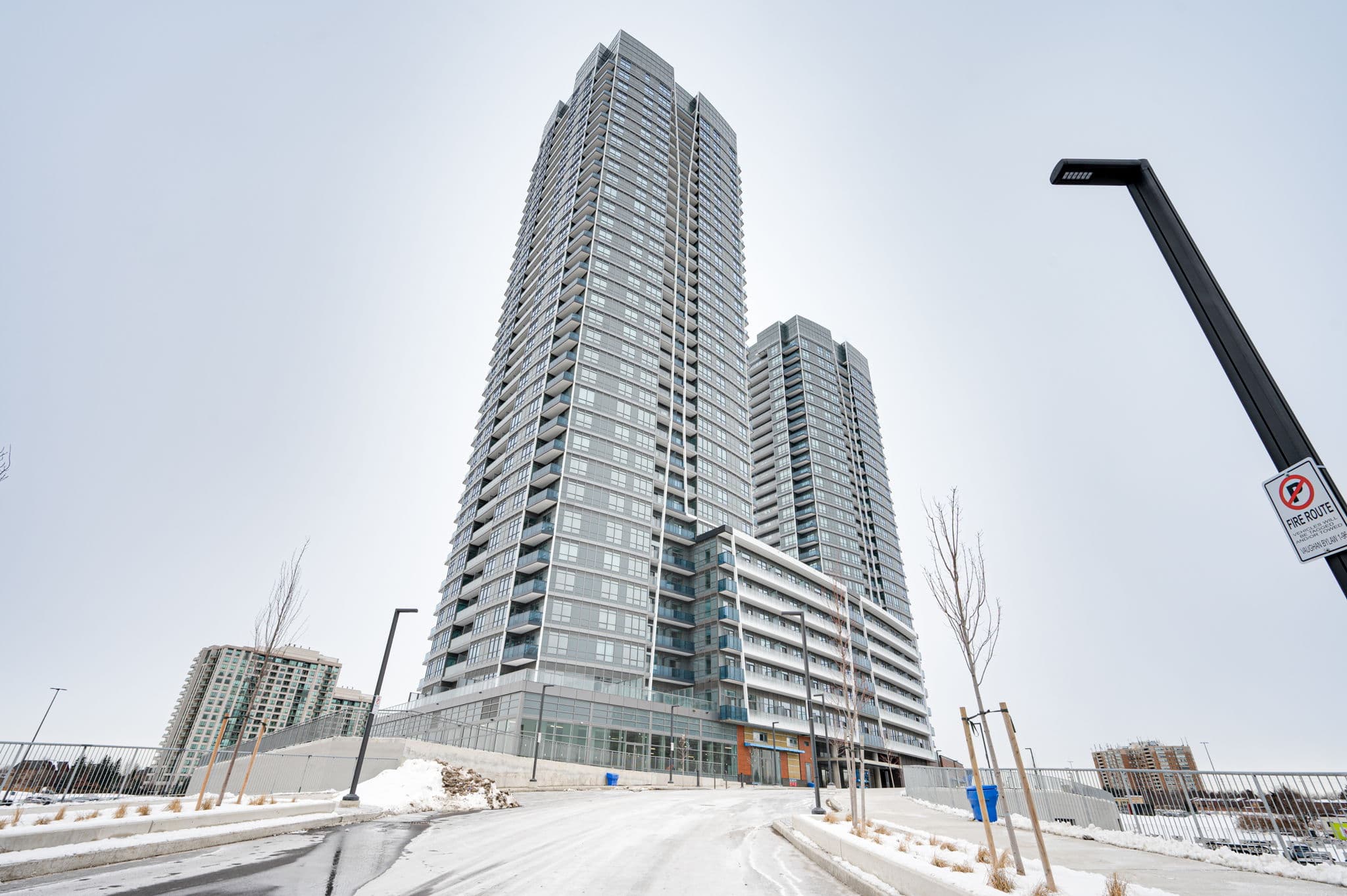 30 Upper Mall Wy Unit PH 02- Building A Vaughan, ON L4J 0L7