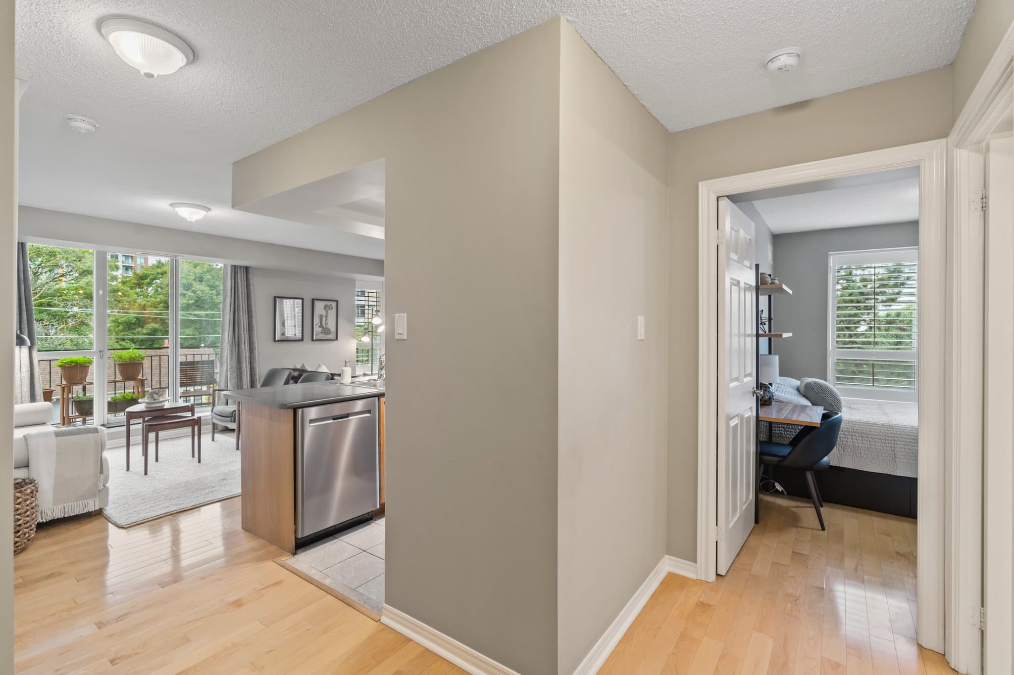 300 Balliol St Suite 412 Toronto, ON M4S 3G6