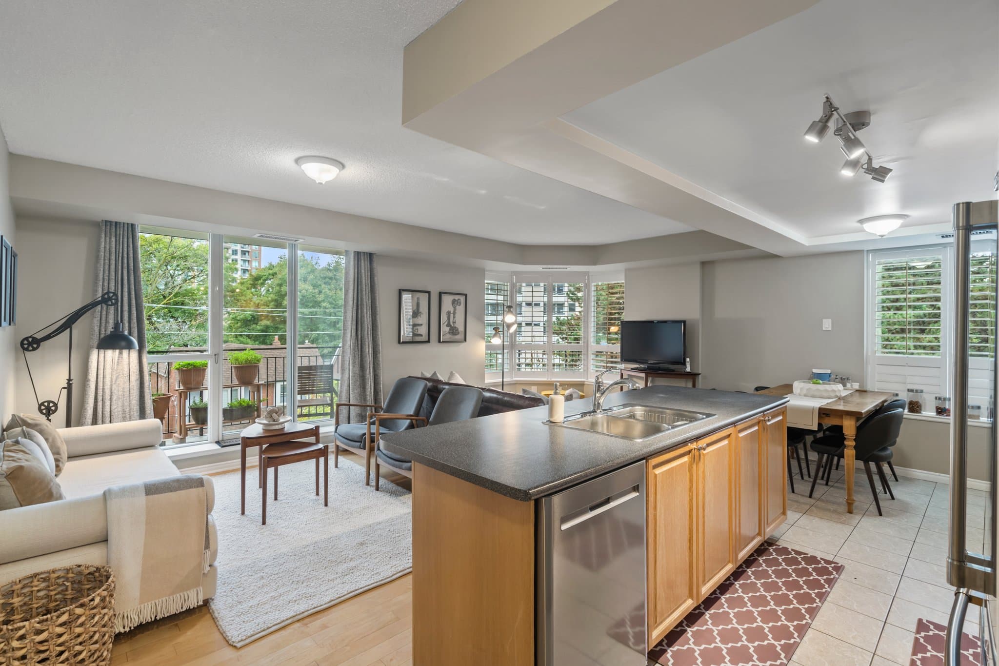 300 Balliol St Suite 412 Toronto, ON M4S 3G6