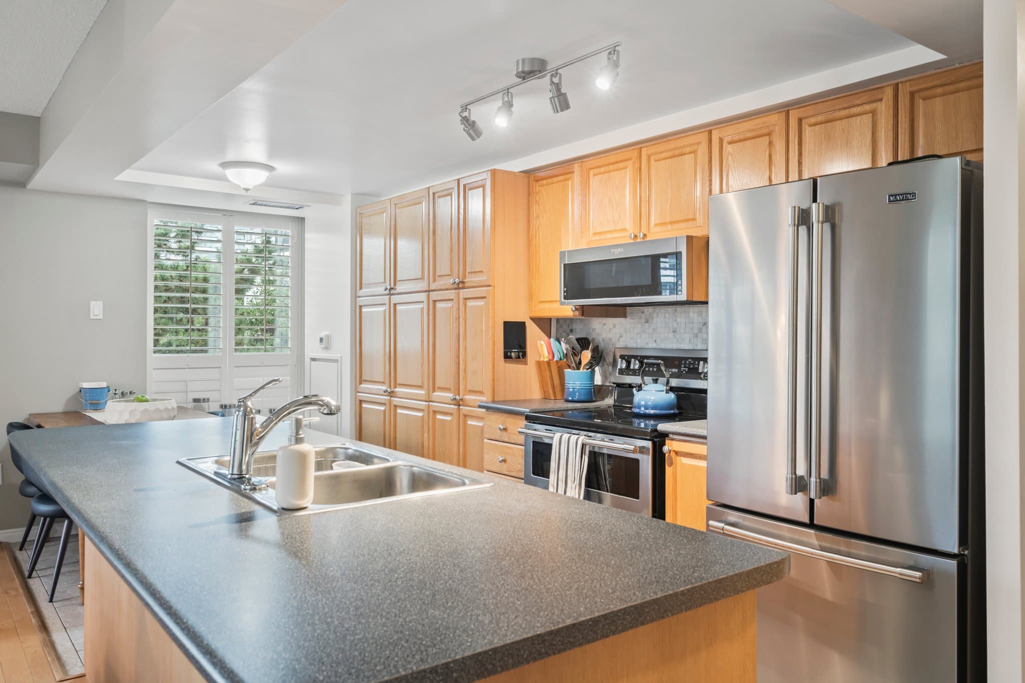 300 Balliol St Suite 412 Toronto, ON M4S 3G6