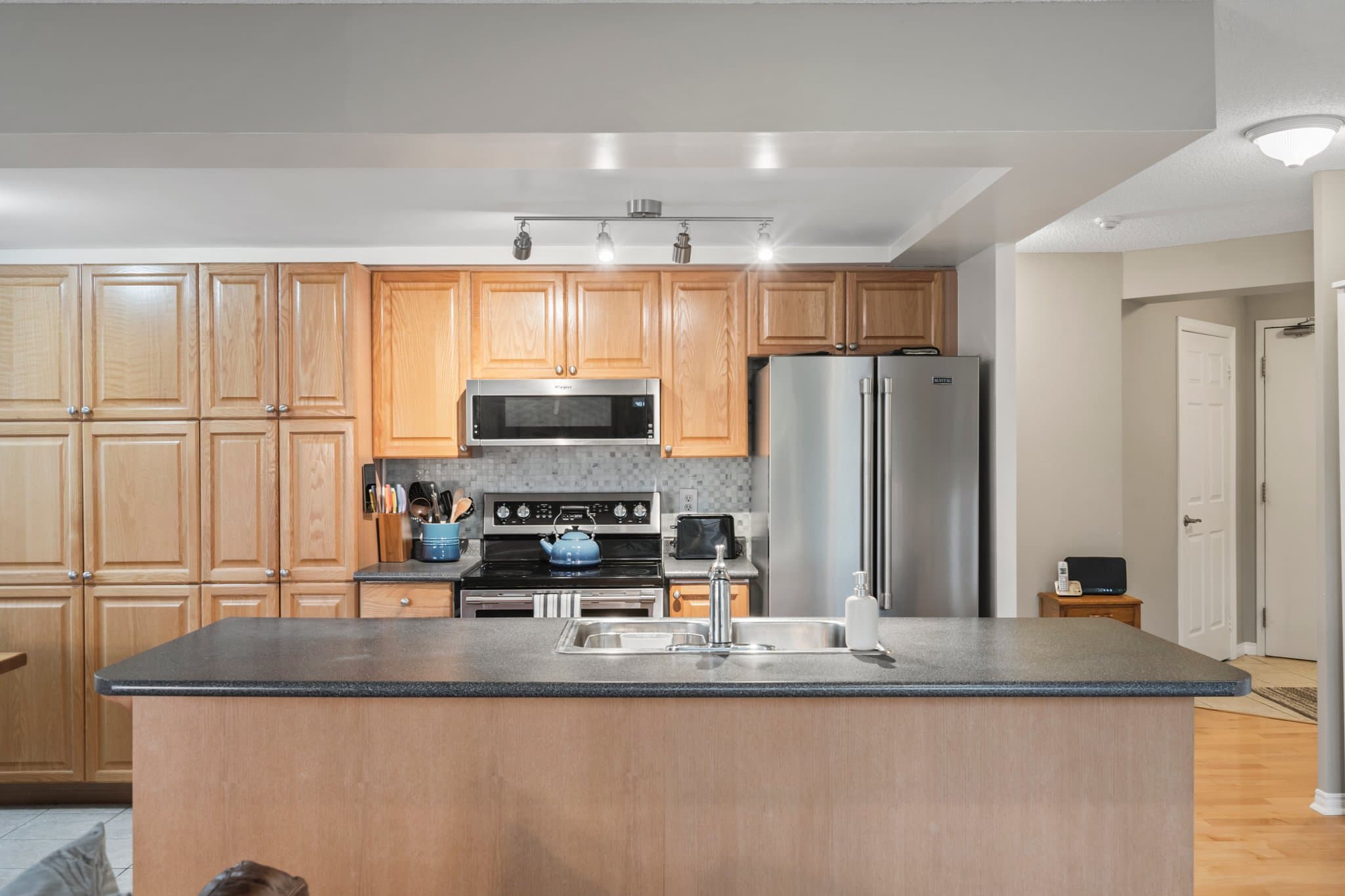 300 Balliol St Suite 412 Toronto, ON M4S 3G6