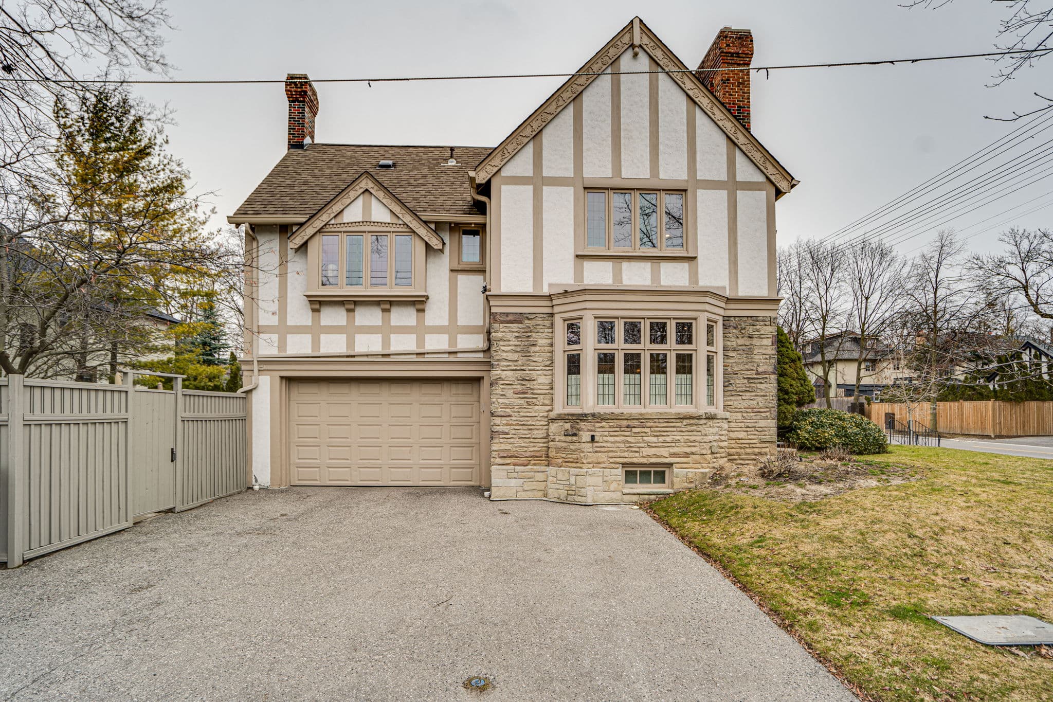300 Vesta Dr Toronto, ON M5P 3A3