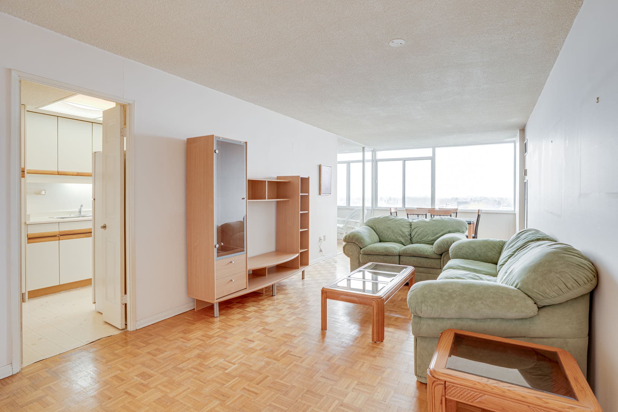 3000 Bathurst St Unit 904 Toronto, ON M6B 3B4