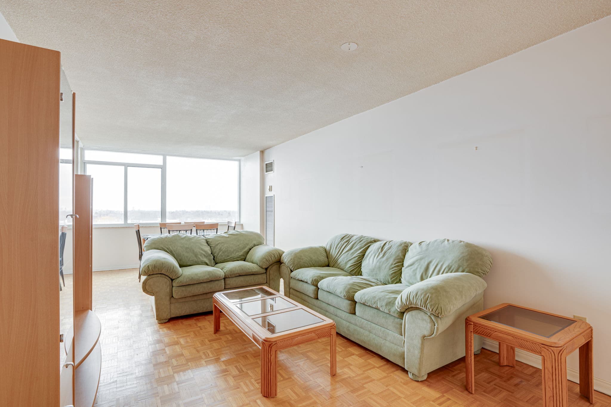 3000 Bathurst St Unit 904 Toronto, ON M6B 3B4