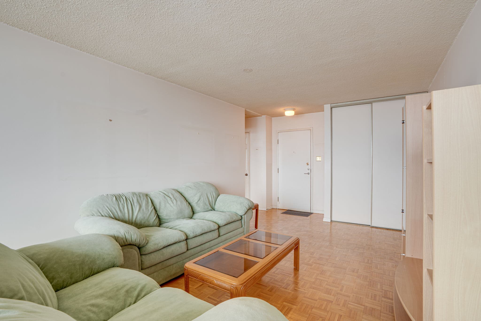 3000 Bathurst St Unit 904 Toronto, ON M6B 3B4