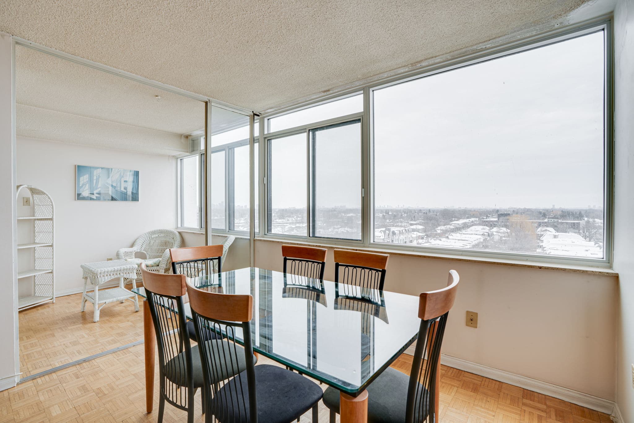 3000 Bathurst St Unit 904 Toronto, ON M6B 3B4