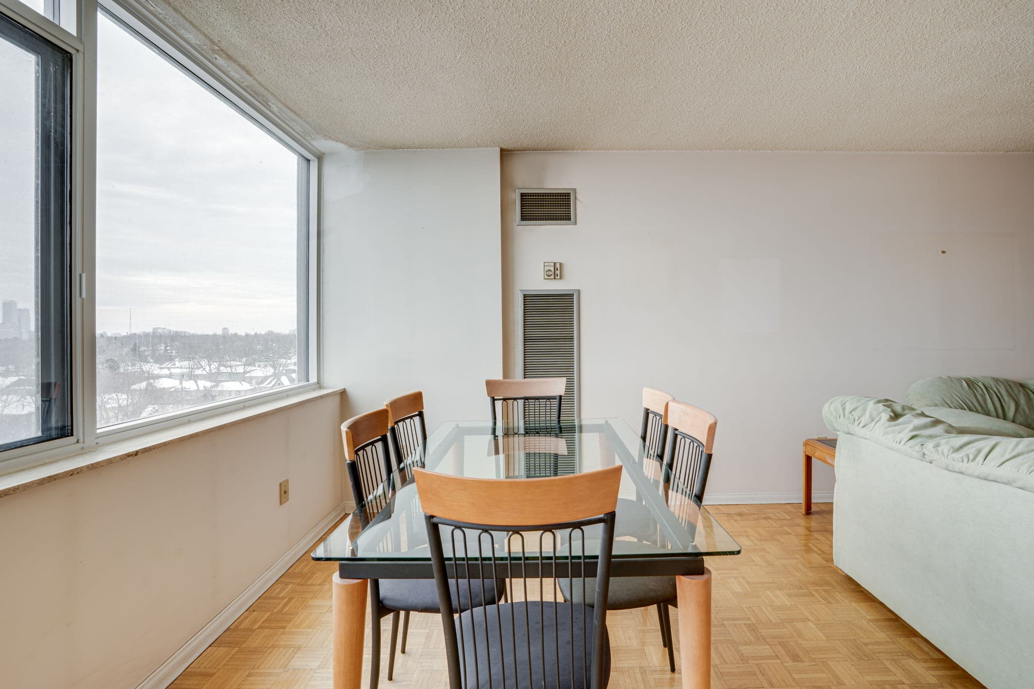 3000 Bathurst St Unit 904 Toronto, ON M6B 3B4