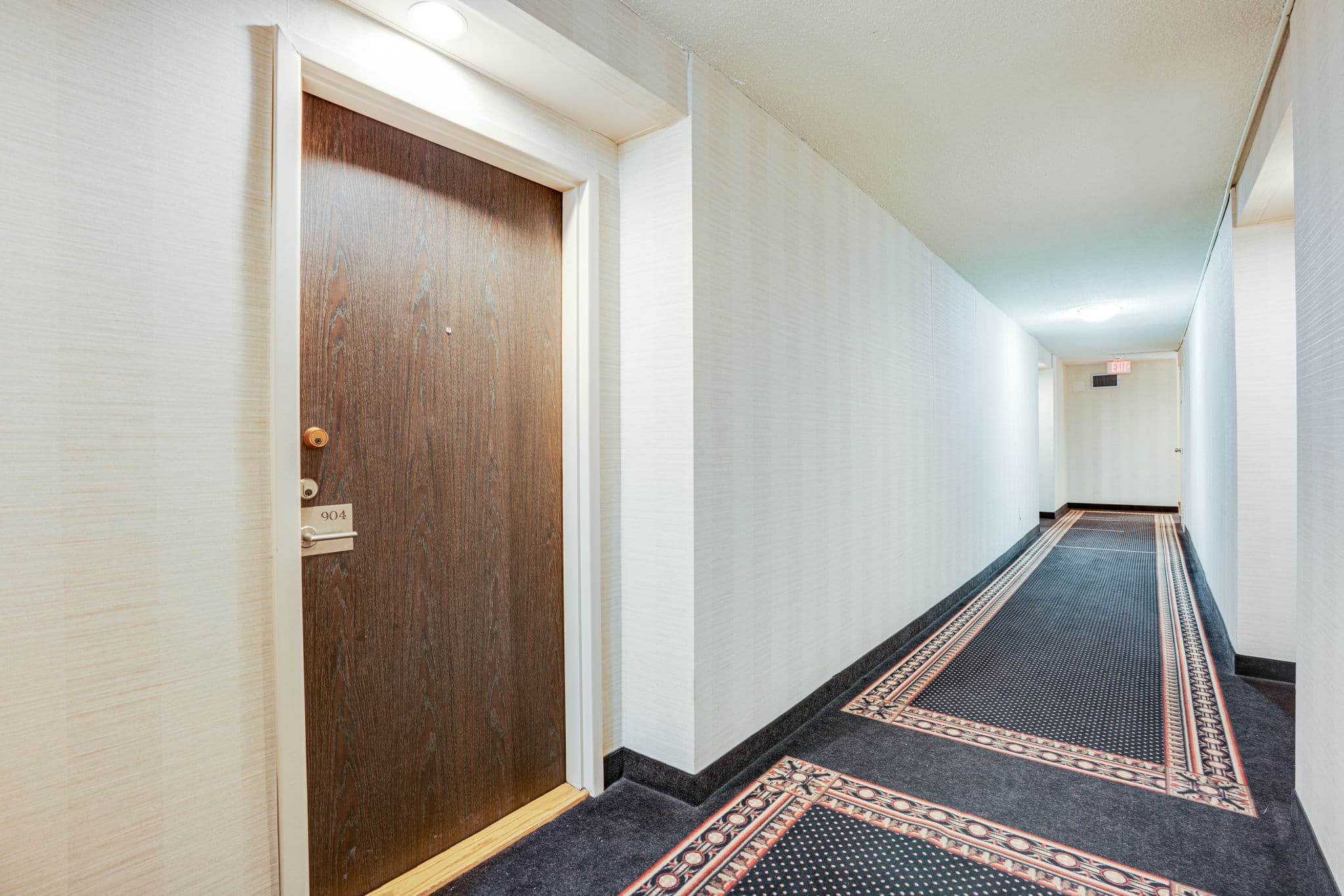 3000 Bathurst St Unit 904 Toronto, ON M6B 3B4