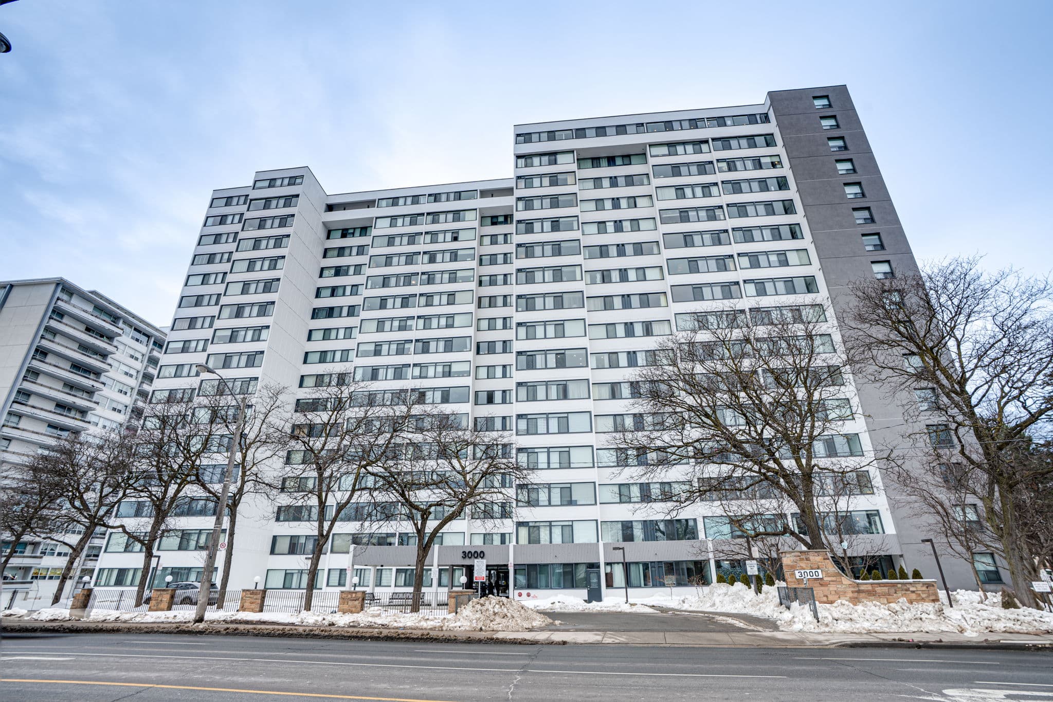 3000 Bathurst St Unit 904 Toronto, ON M6B 3B4