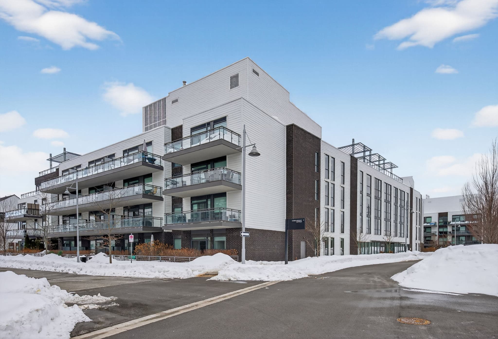 301 Sea Ray Ave unit 113 Innisfil, ON L9S 0J4