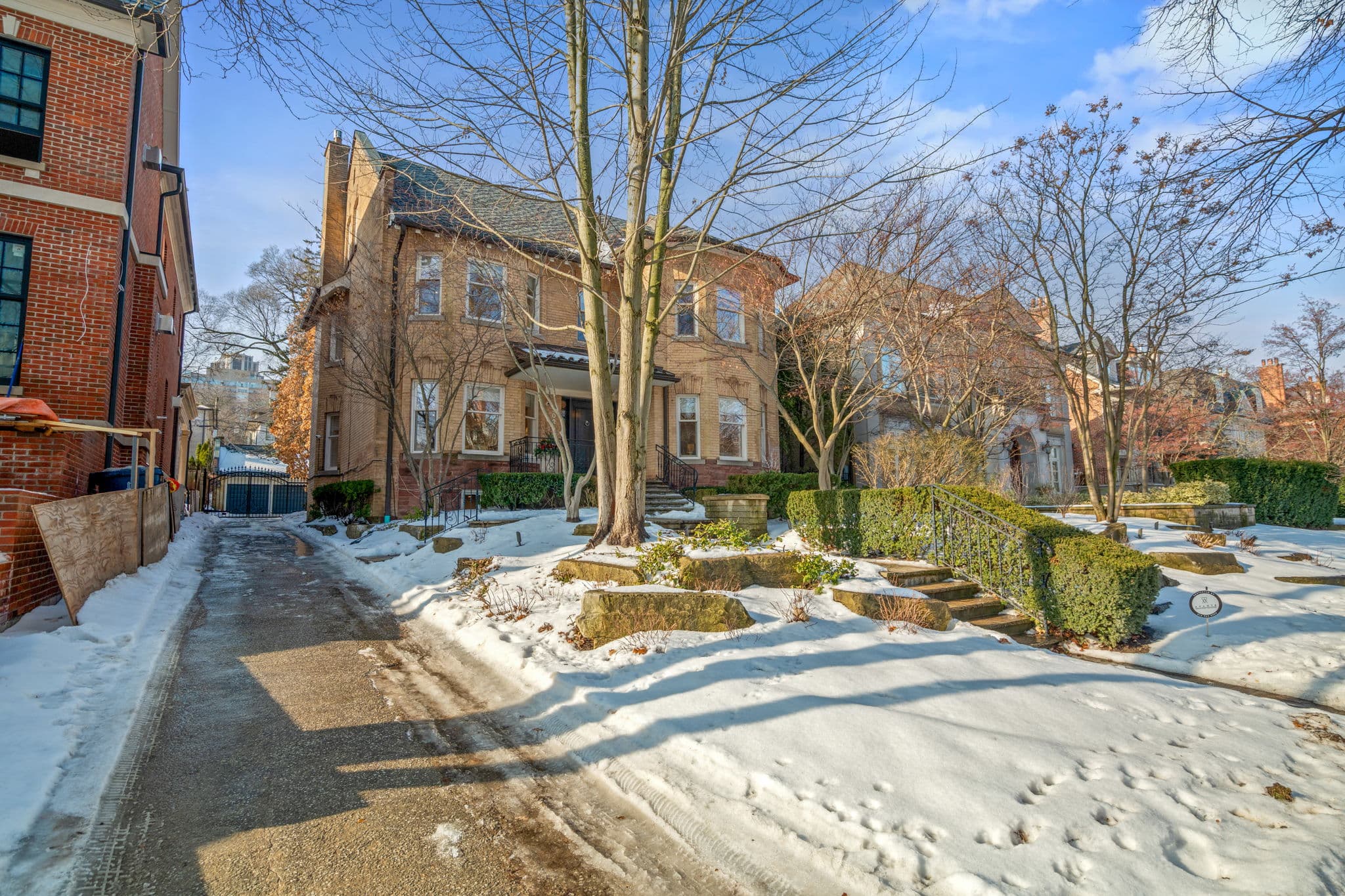 302 Russell Hill Rd Toronto, ON M4V 2T6
