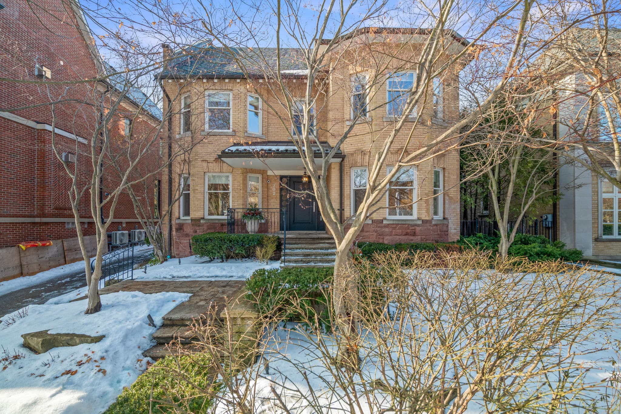 302 Russell Hill Rd Toronto, ON M4V 2T6