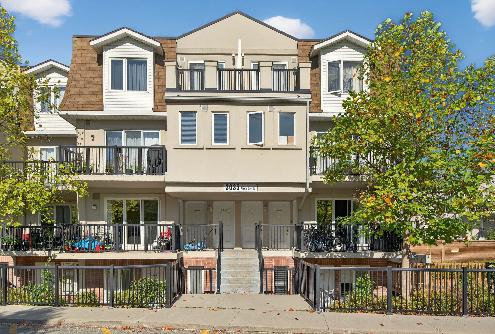3035 Finch Ave W Unit 2022 Toronto, ON M9M 0A3