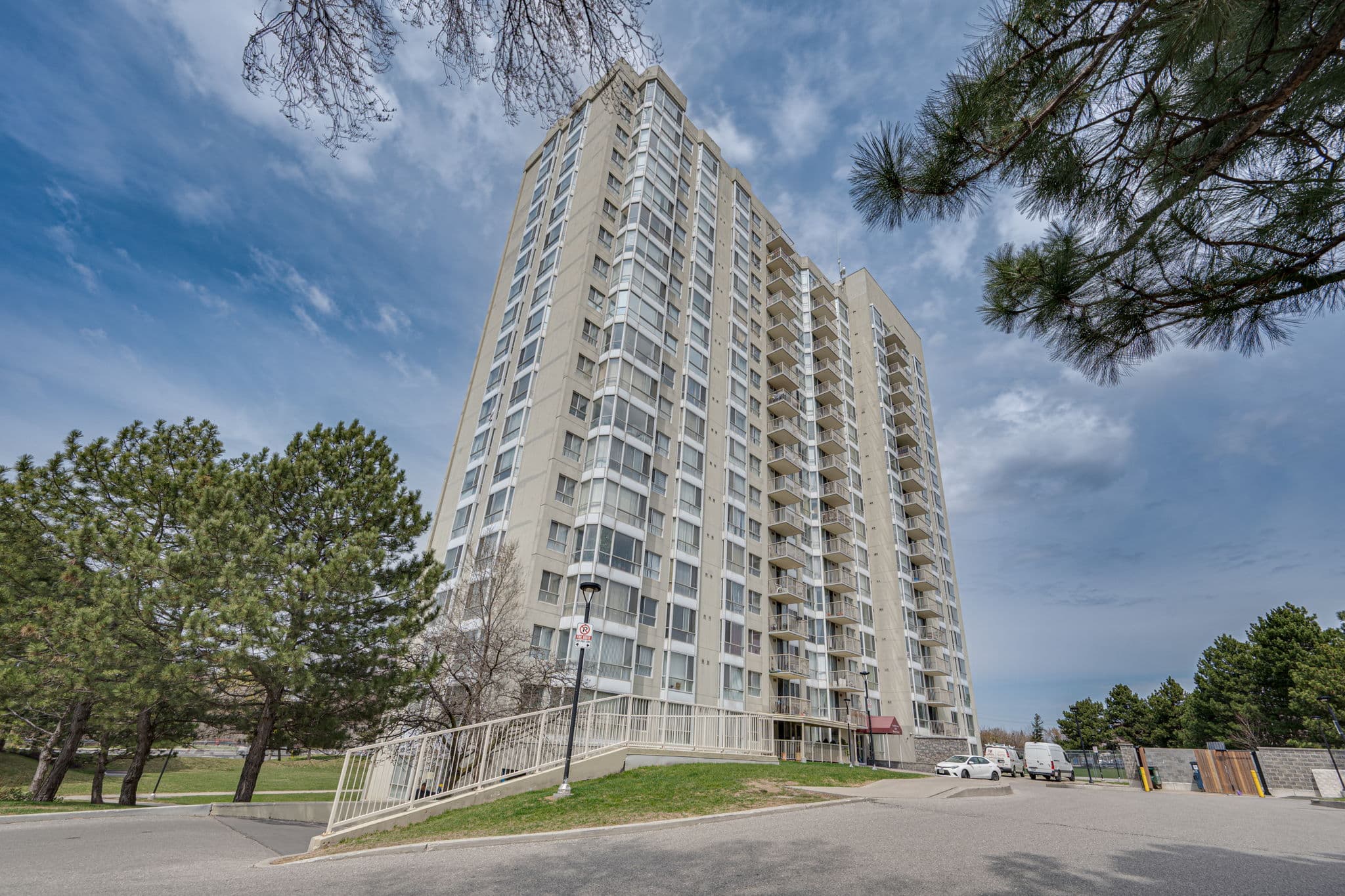 3077 Weston Rd Unit 609 Toronto, ON M9M 3A1