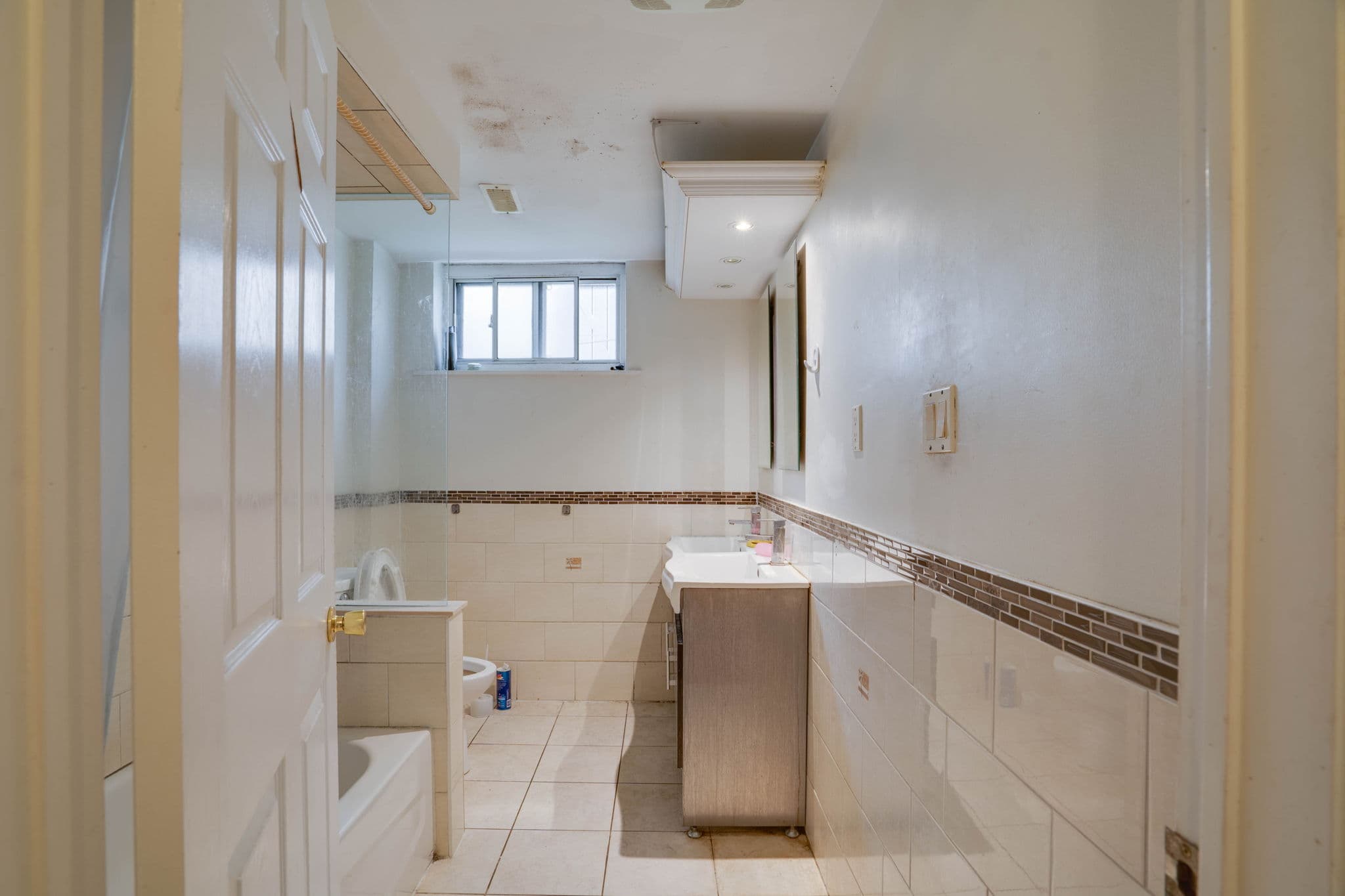 31 Danby Ave Toronto, ON M3H 2J2