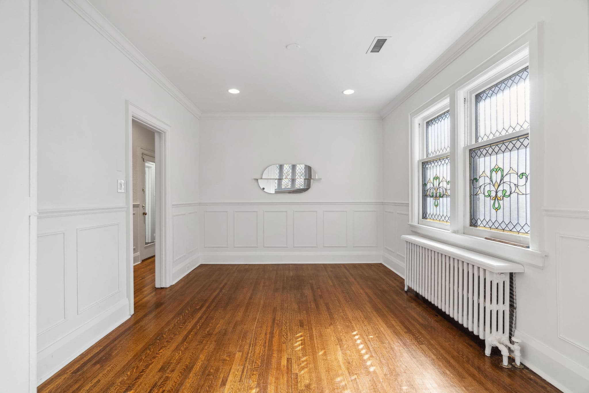 31 Whitehall Rd Toronto, ON M4W 2C5