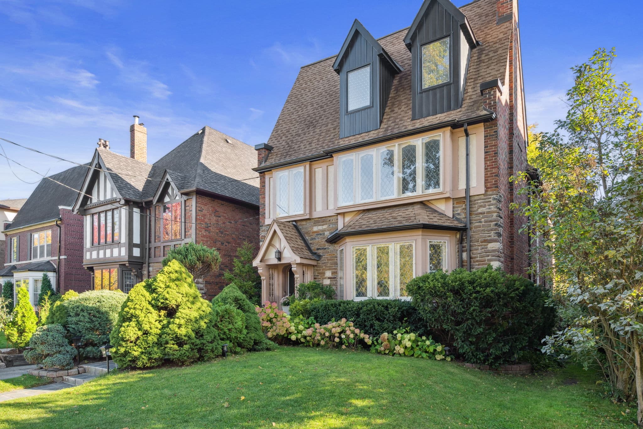31 Whitehall Rd Toronto, ON M4W 2C5