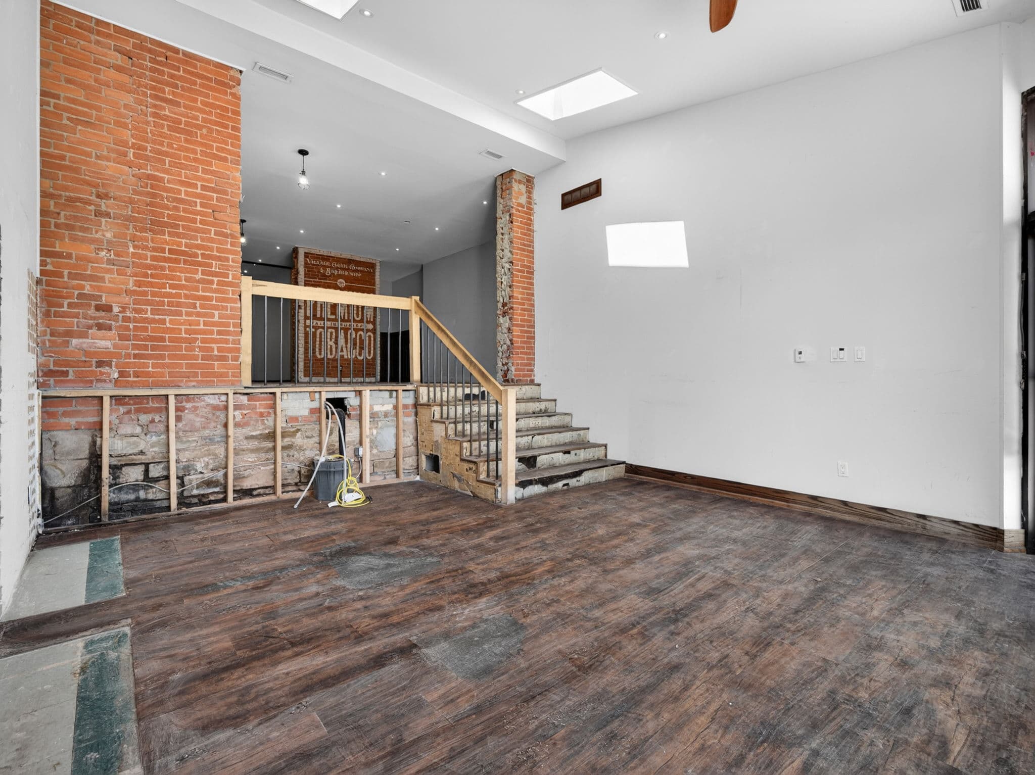 315 A Lakeshore Rd E Oakville, ON L6J