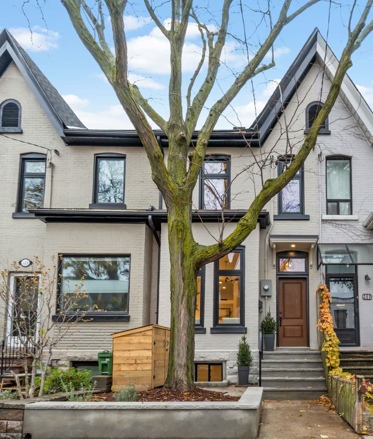 319 Indian Rd Crescent Toronto, ON M6P 2G9