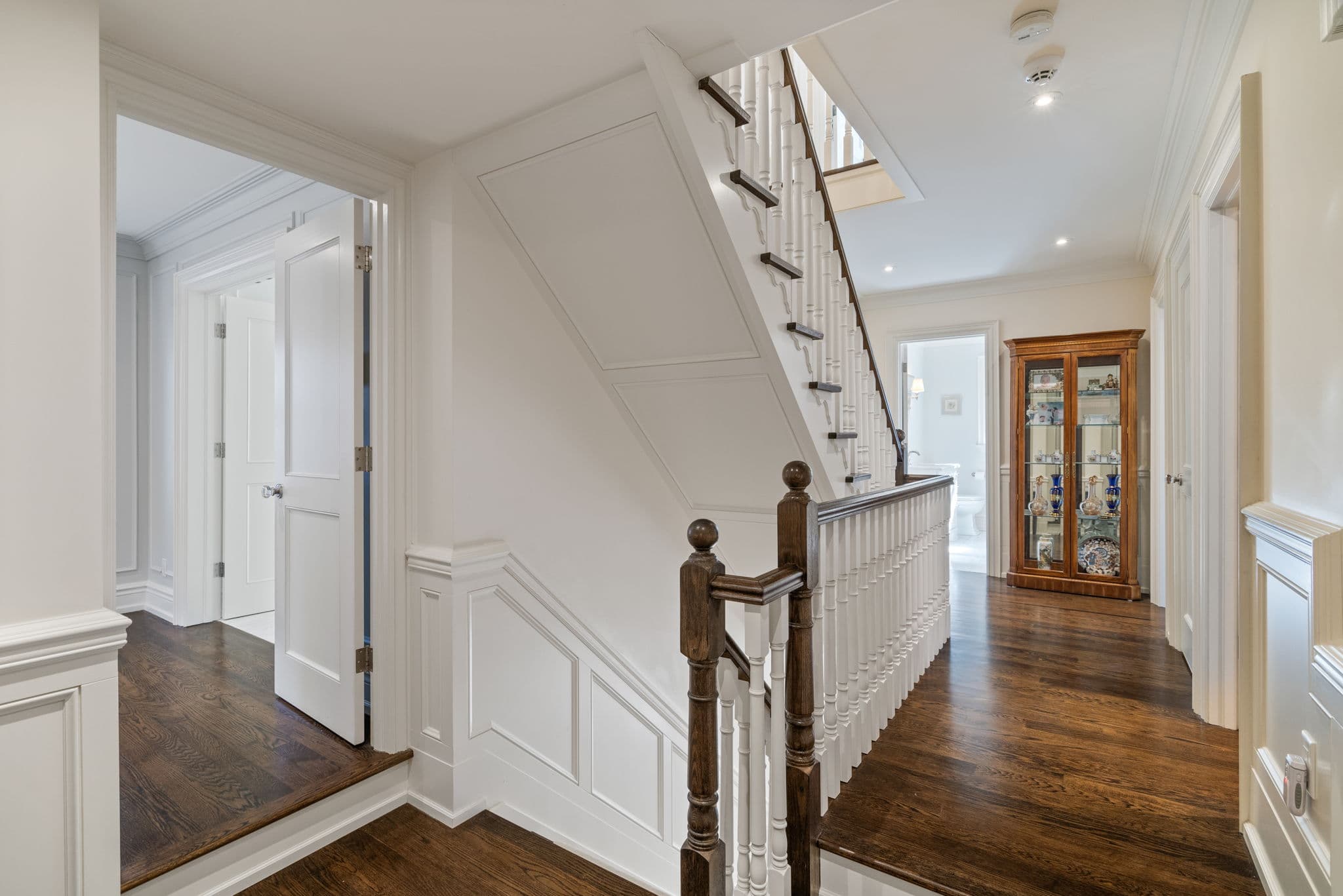32 Ava Rd Toronto, ON M5P 1Y4