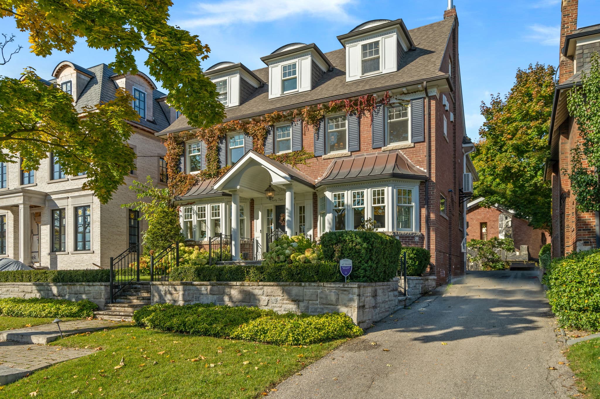 32 Ava Rd Toronto, ON M5P 1Y4