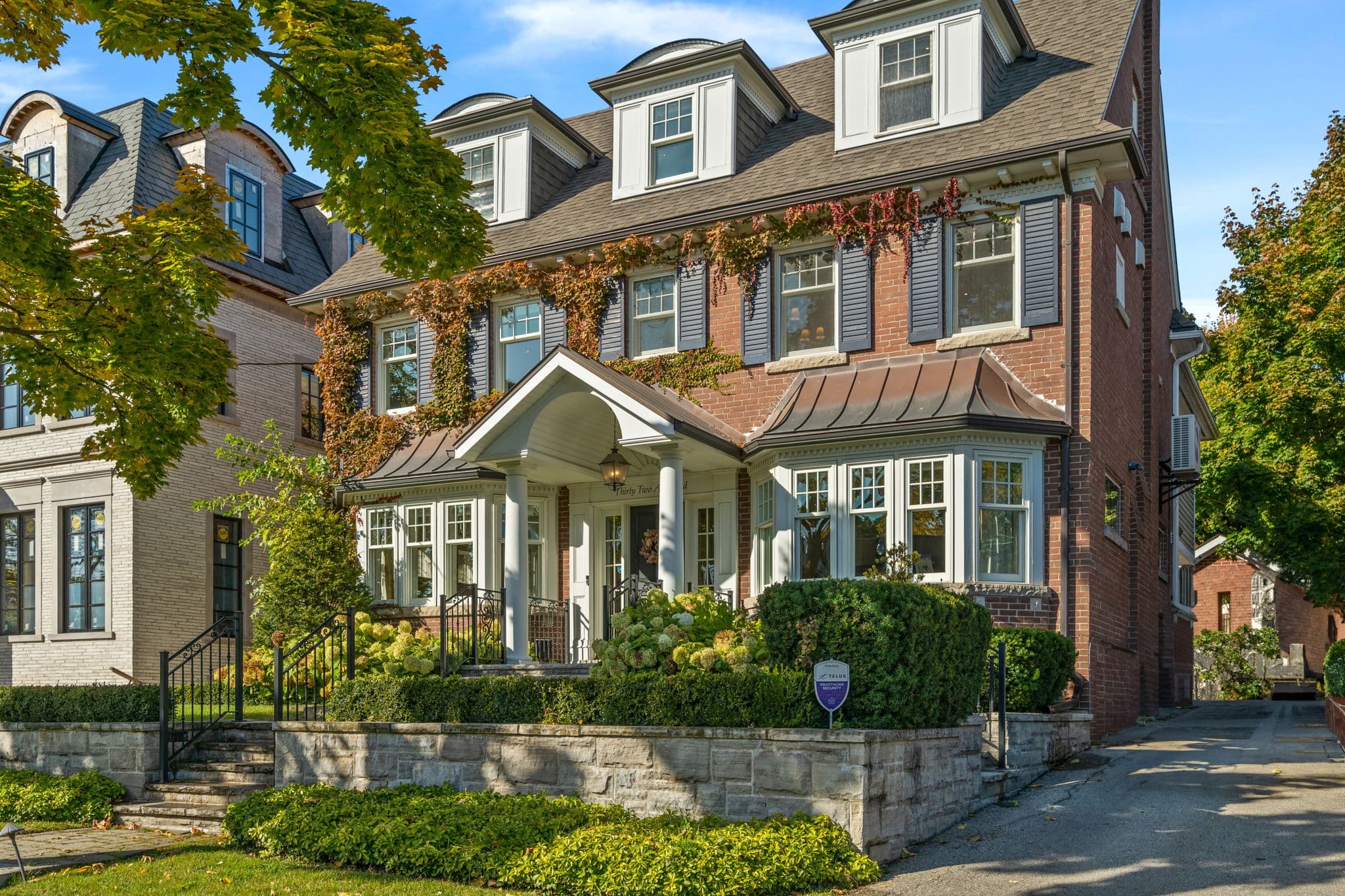 32 Ava Rd Toronto, ON M5P 1Y4