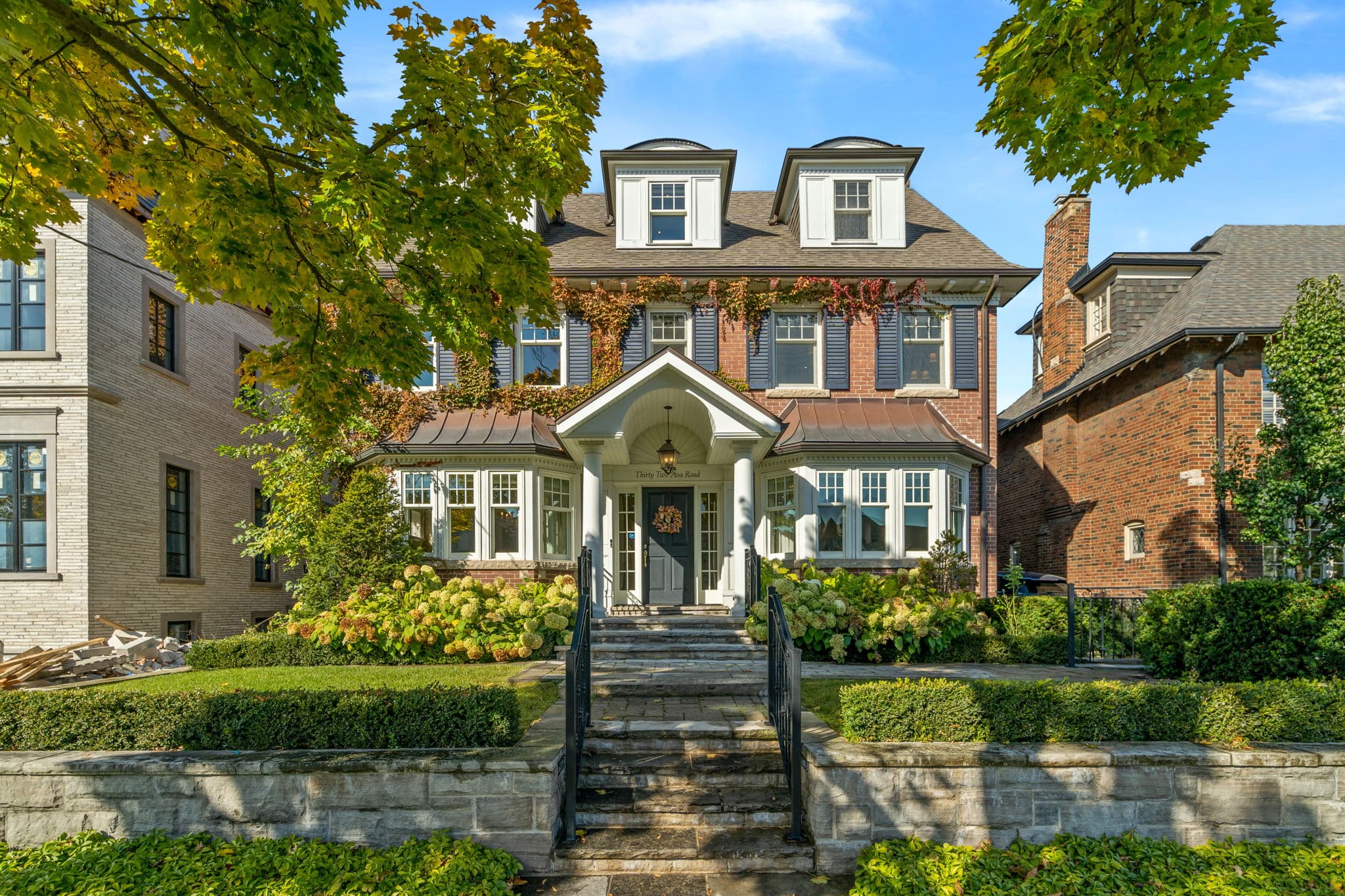 32 Ava Rd Toronto, ON M5P 1Y4