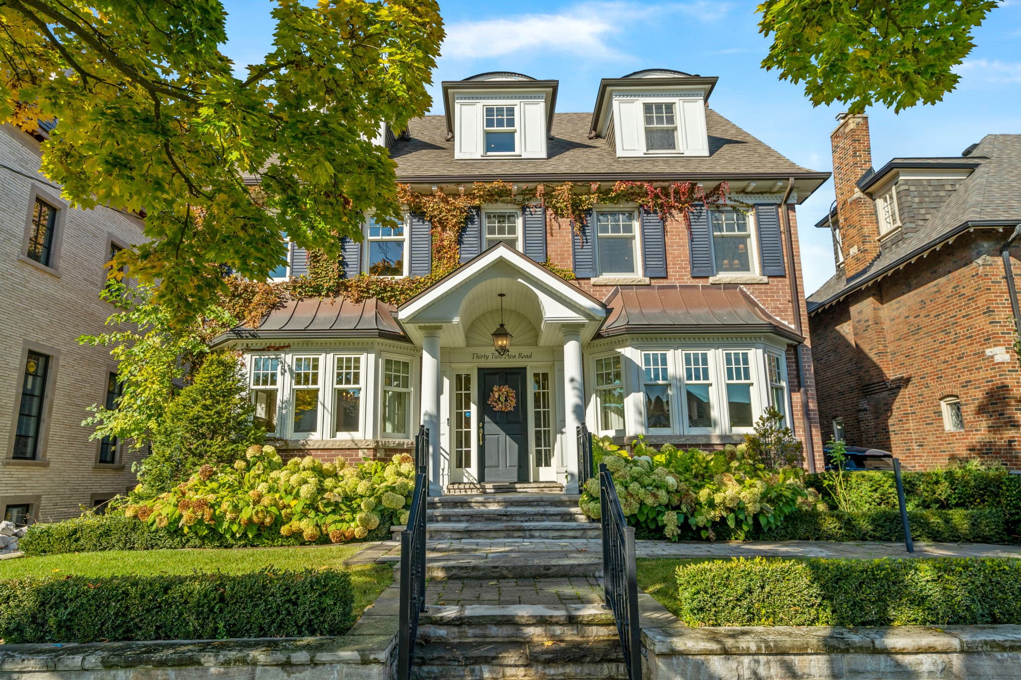 32 Ava Rd Toronto, ON M5P 1Y4