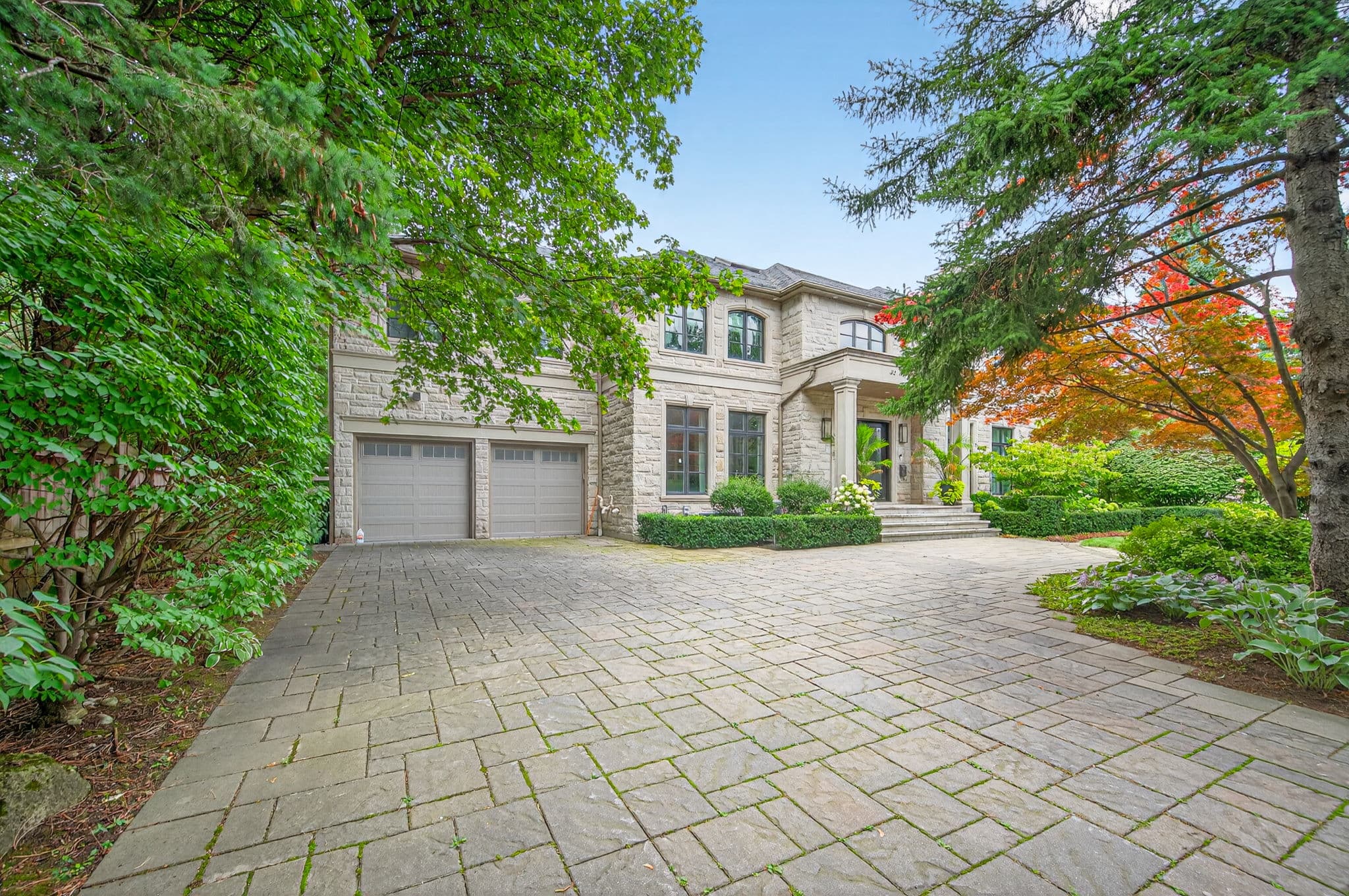 32 Fenn Ave Toronto, ON M2L 1M6