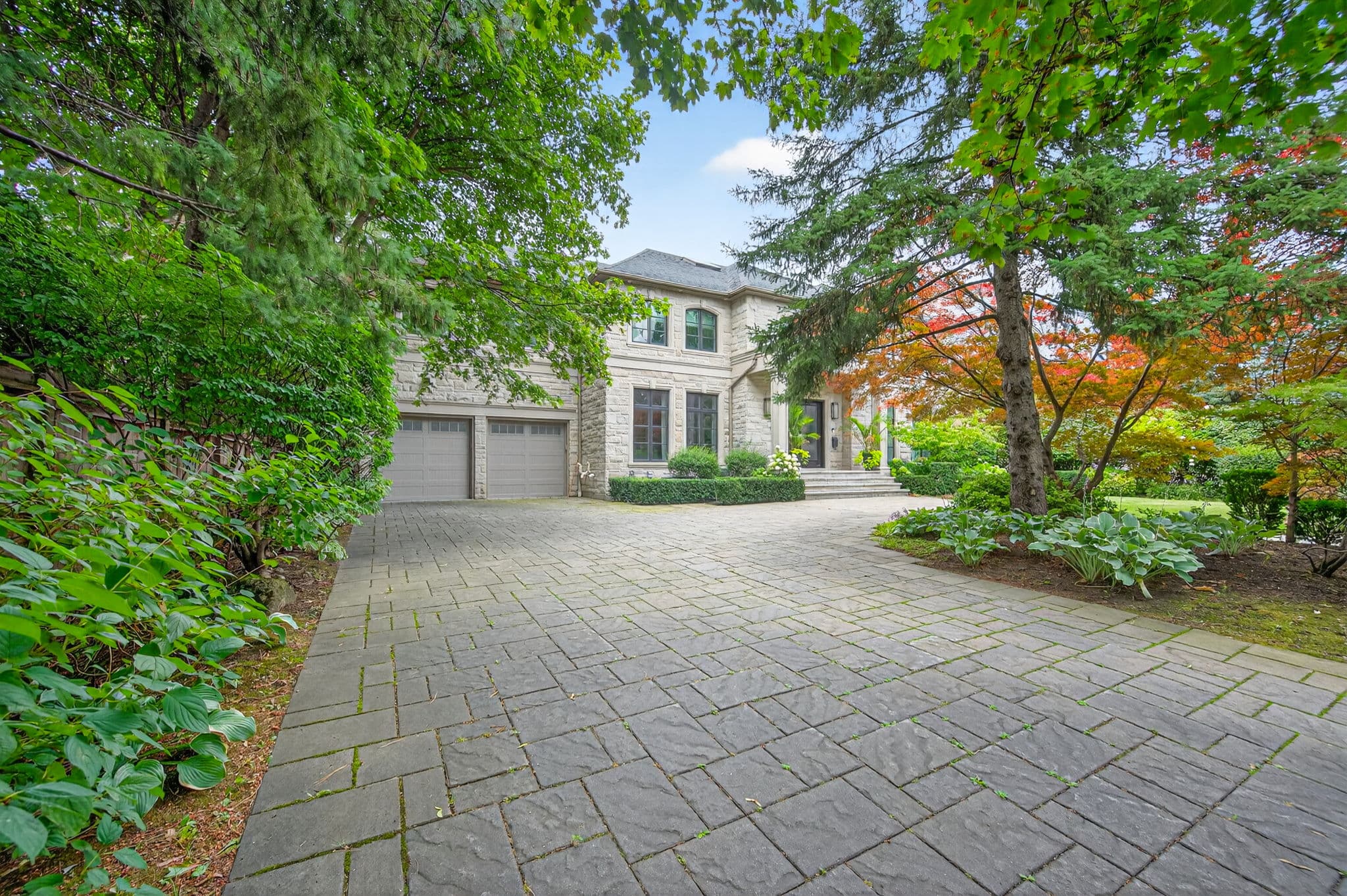 32 Fenn Ave Toronto, ON M2L 1M6