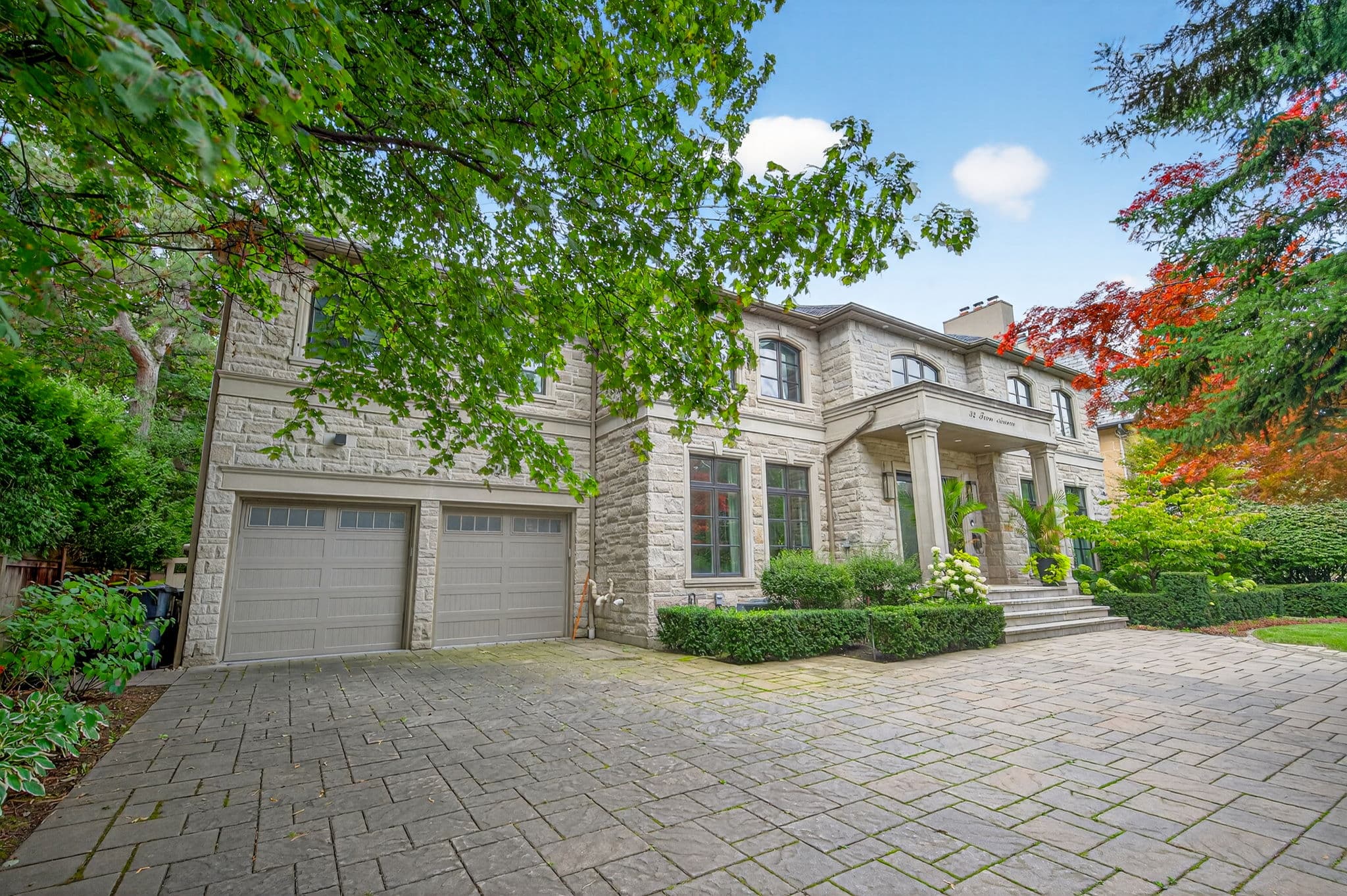 32 Fenn Ave Toronto, ON M2L 1M6