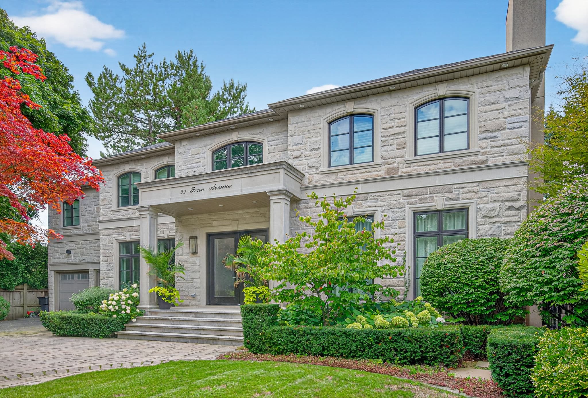 32 Fenn Ave Toronto, ON M2L 1M6