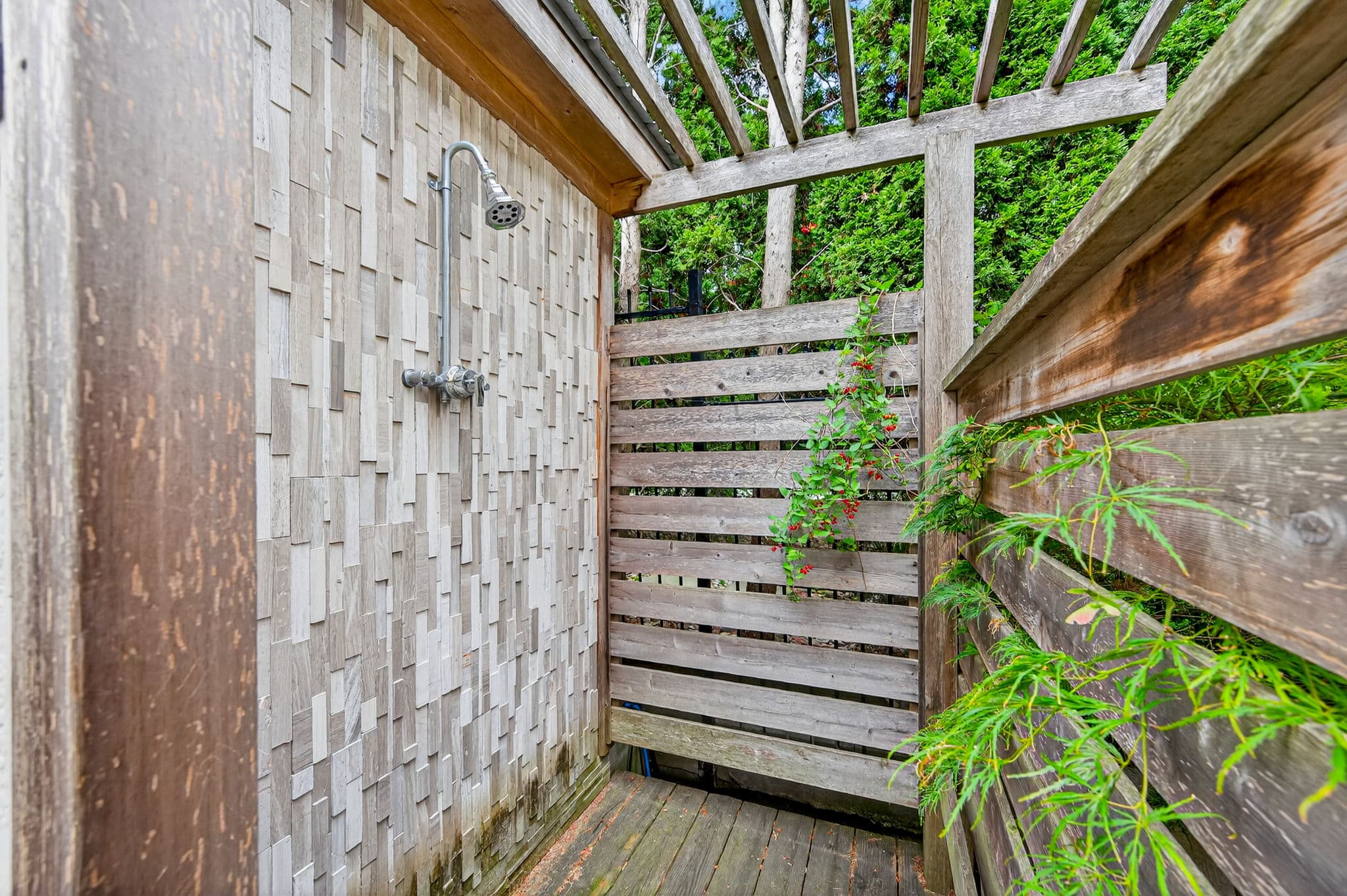 32 Fenn Ave Toronto, ON M2L 1M6