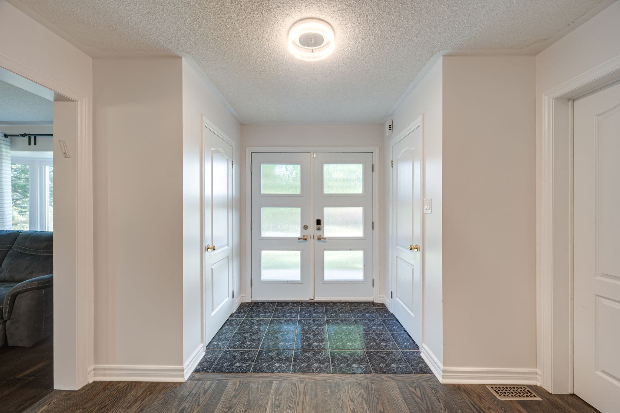 32 Grandview Crescent Bradford West Gwillimbury, ON L3Z 2A5