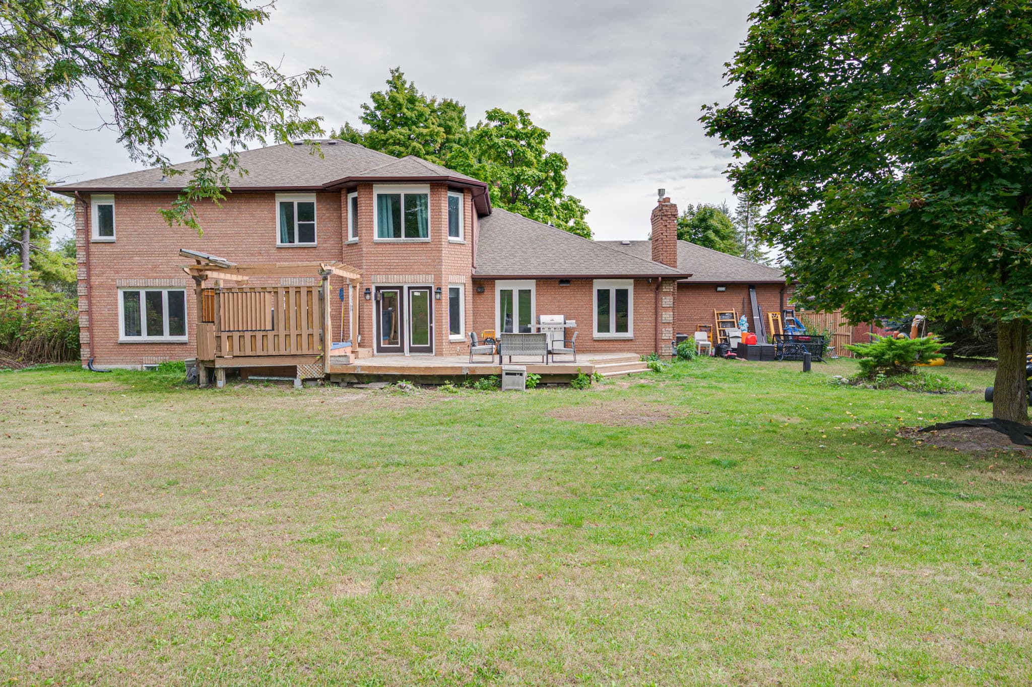 32 Grandview Crescent Bradford West Gwillimbury, ON L3Z 2A5