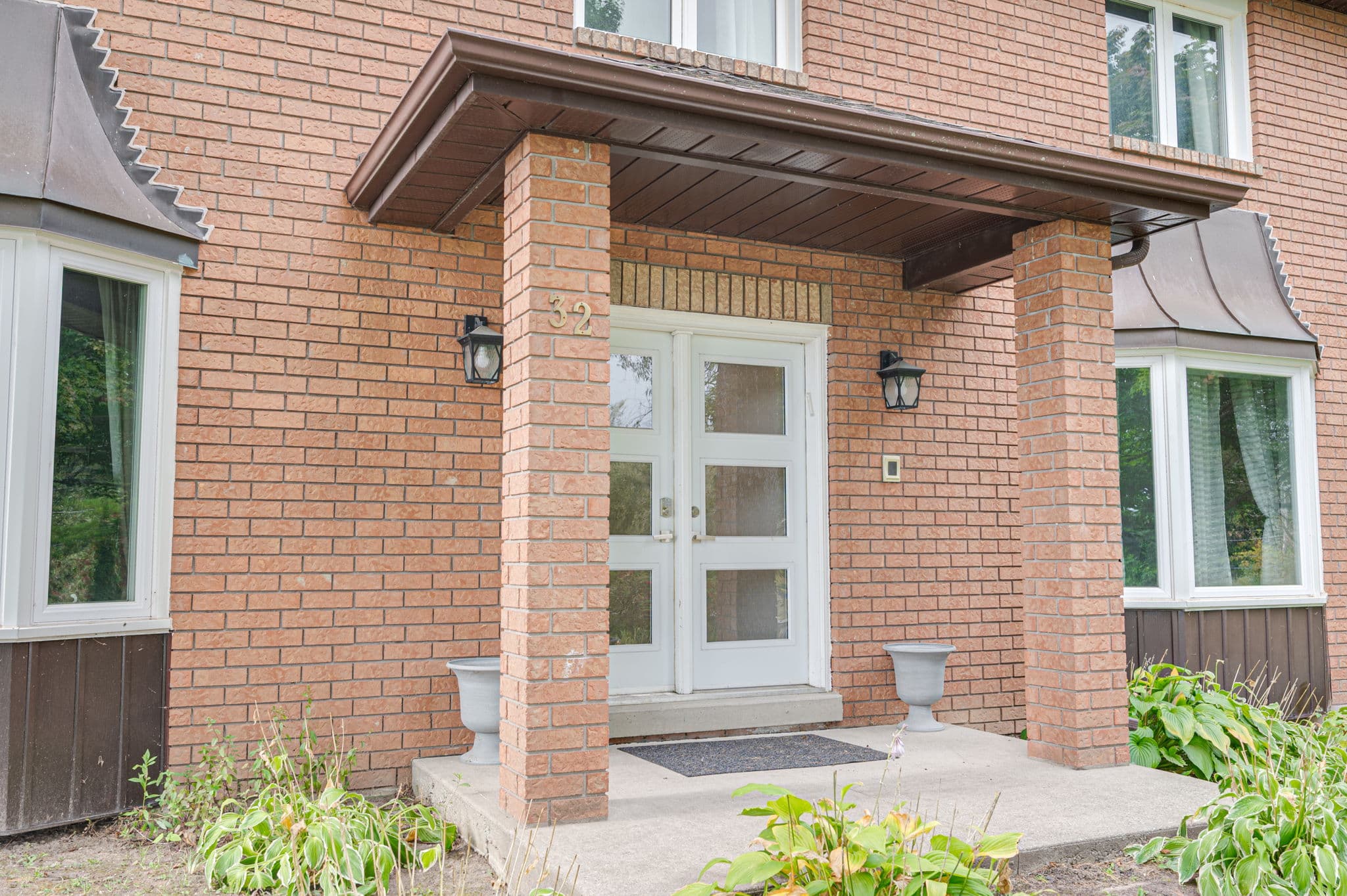 32 Grandview Crescent Bradford West Gwillimbury, ON L3Z 2A5