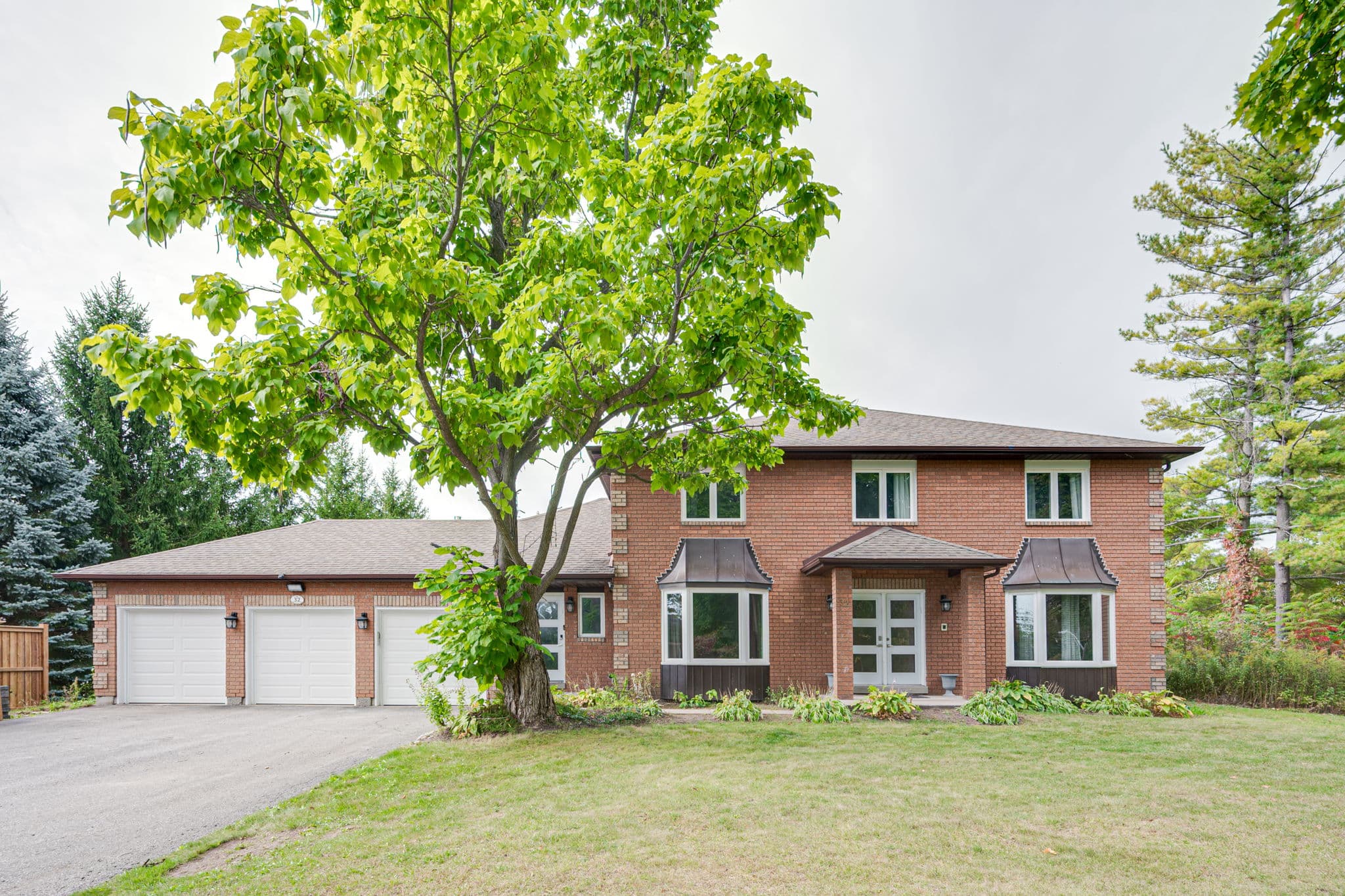 32 Grandview Crescent Bradford West Gwillimbury, ON L3Z 2A5