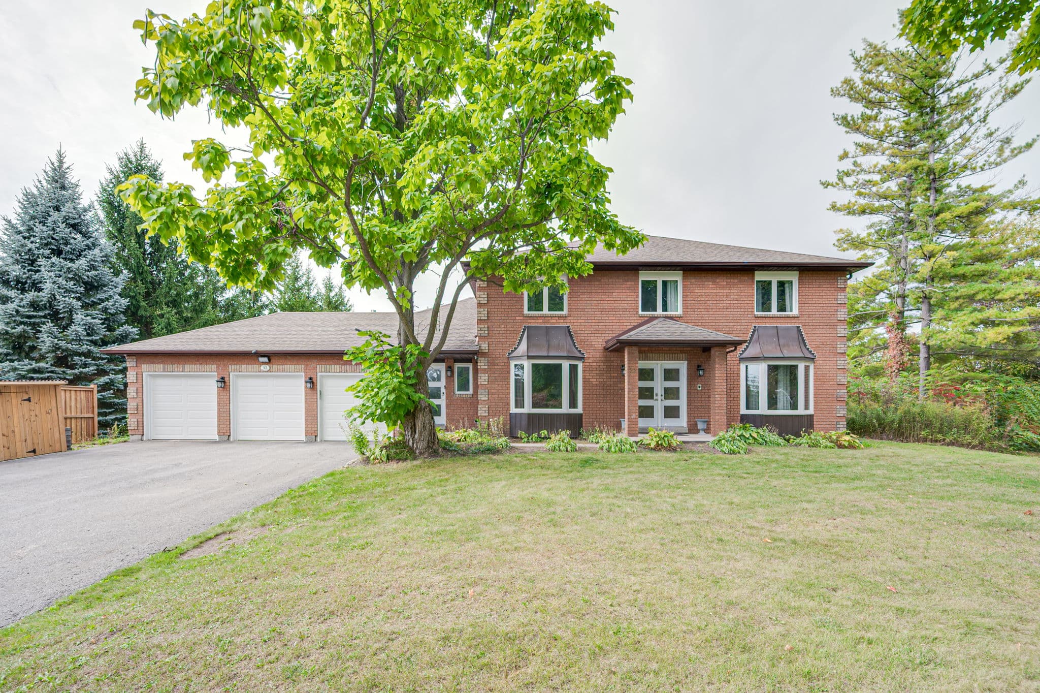 32 Grandview Crescent Bradford West Gwillimbury, ON L3Z 2A5