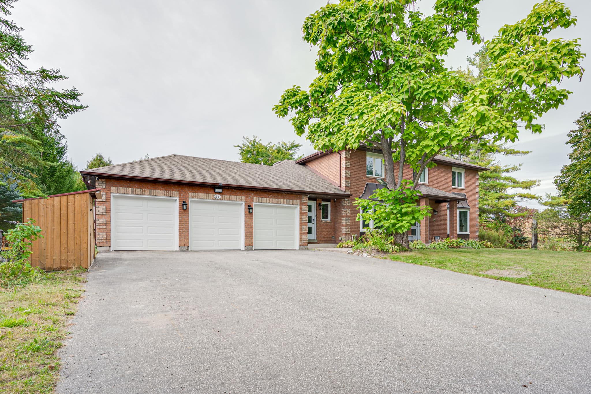 32 Grandview Crescent Bradford West Gwillimbury, ON L3Z 2A5