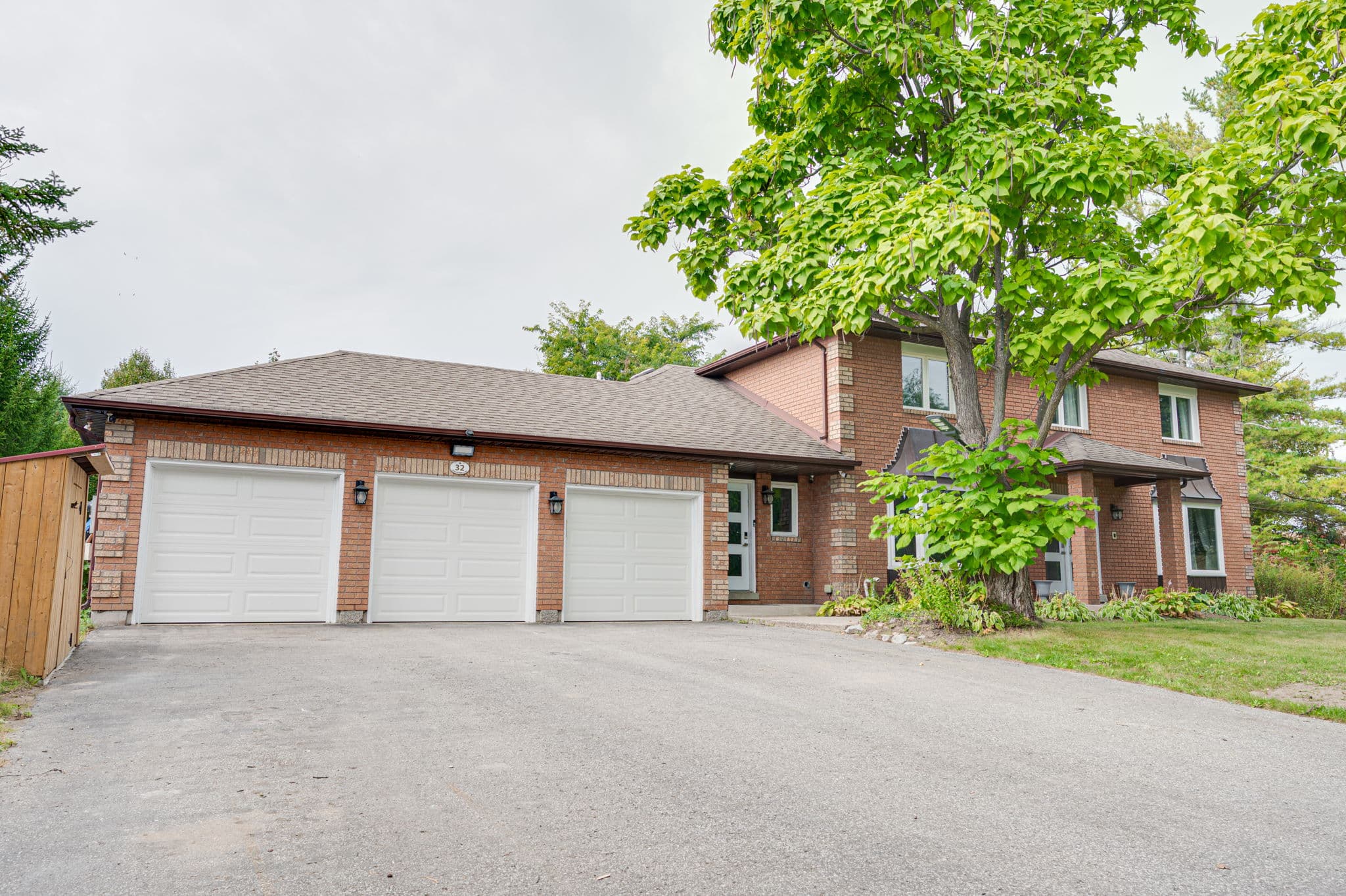 32 Grandview Crescent Bradford West Gwillimbury, ON L3Z 2A5