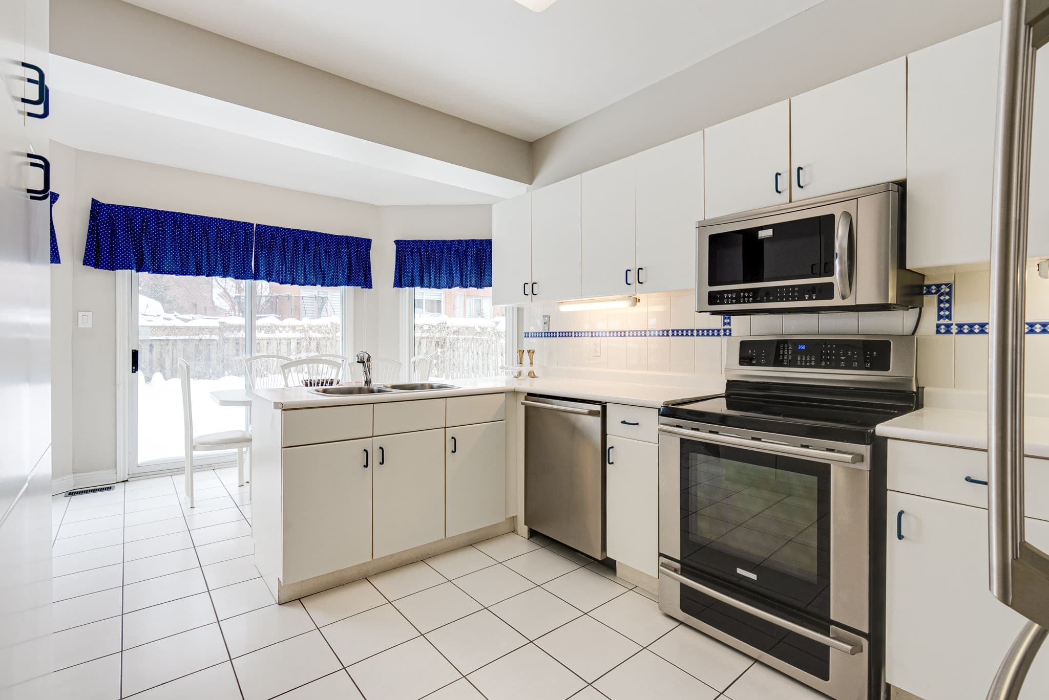 32 Loma Vista Dr Vaughan, ON L4J 7S3