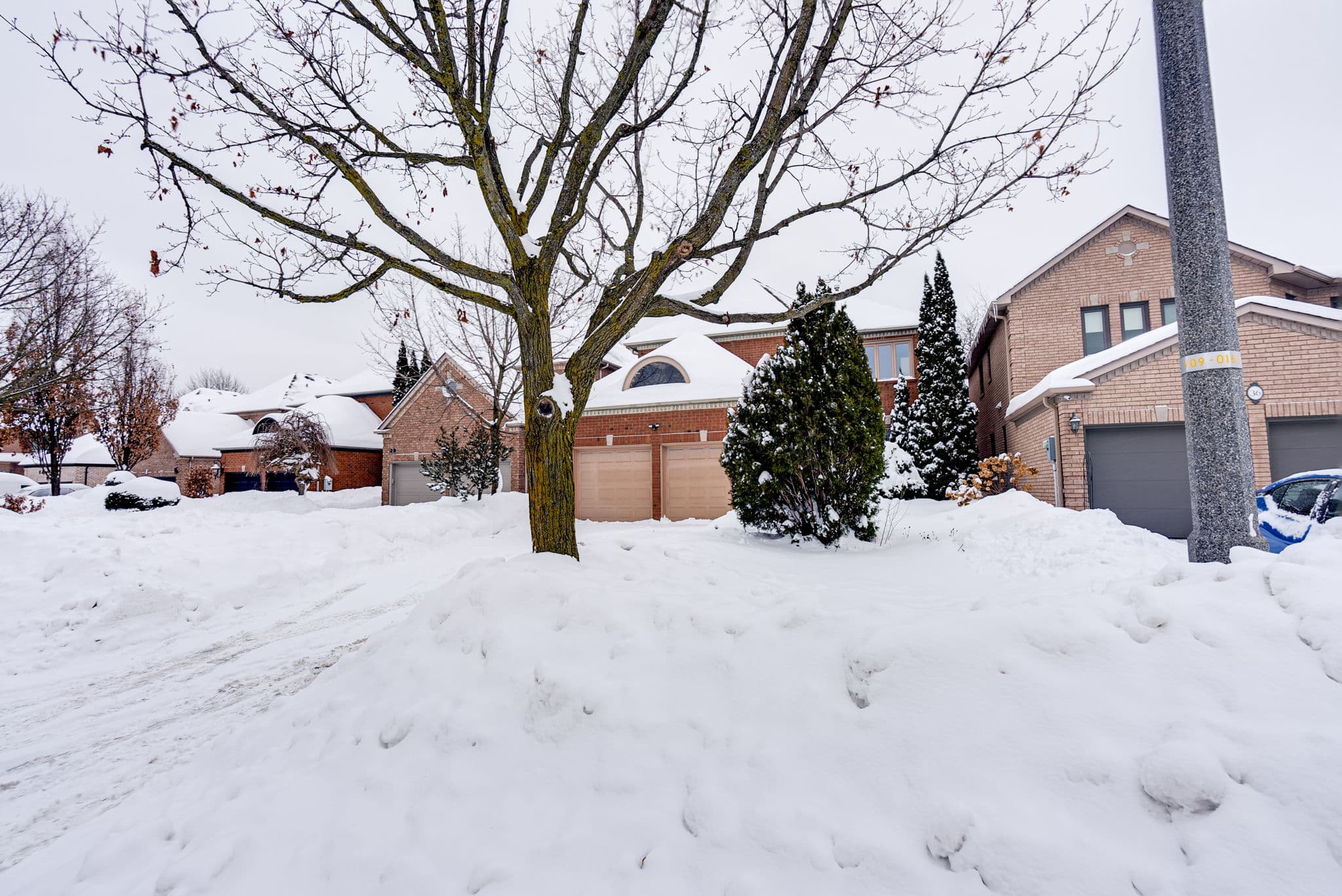 32 Loma Vista Dr Vaughan, ON L4J 7S3