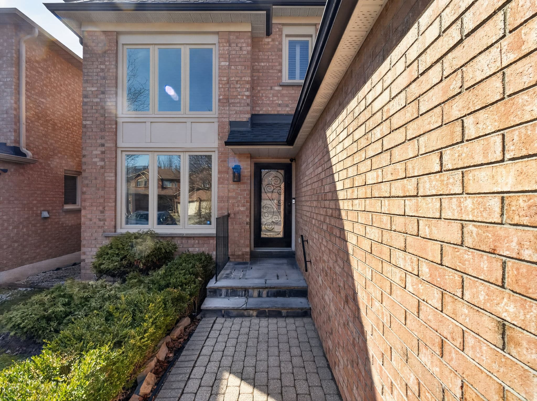 32 Mulholland Dr Vaughan, ON L4J 7T7